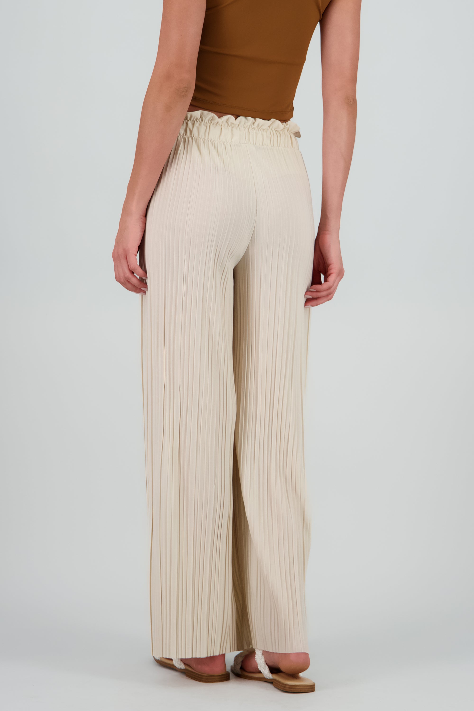 Pantalon jareta plisado HUESO