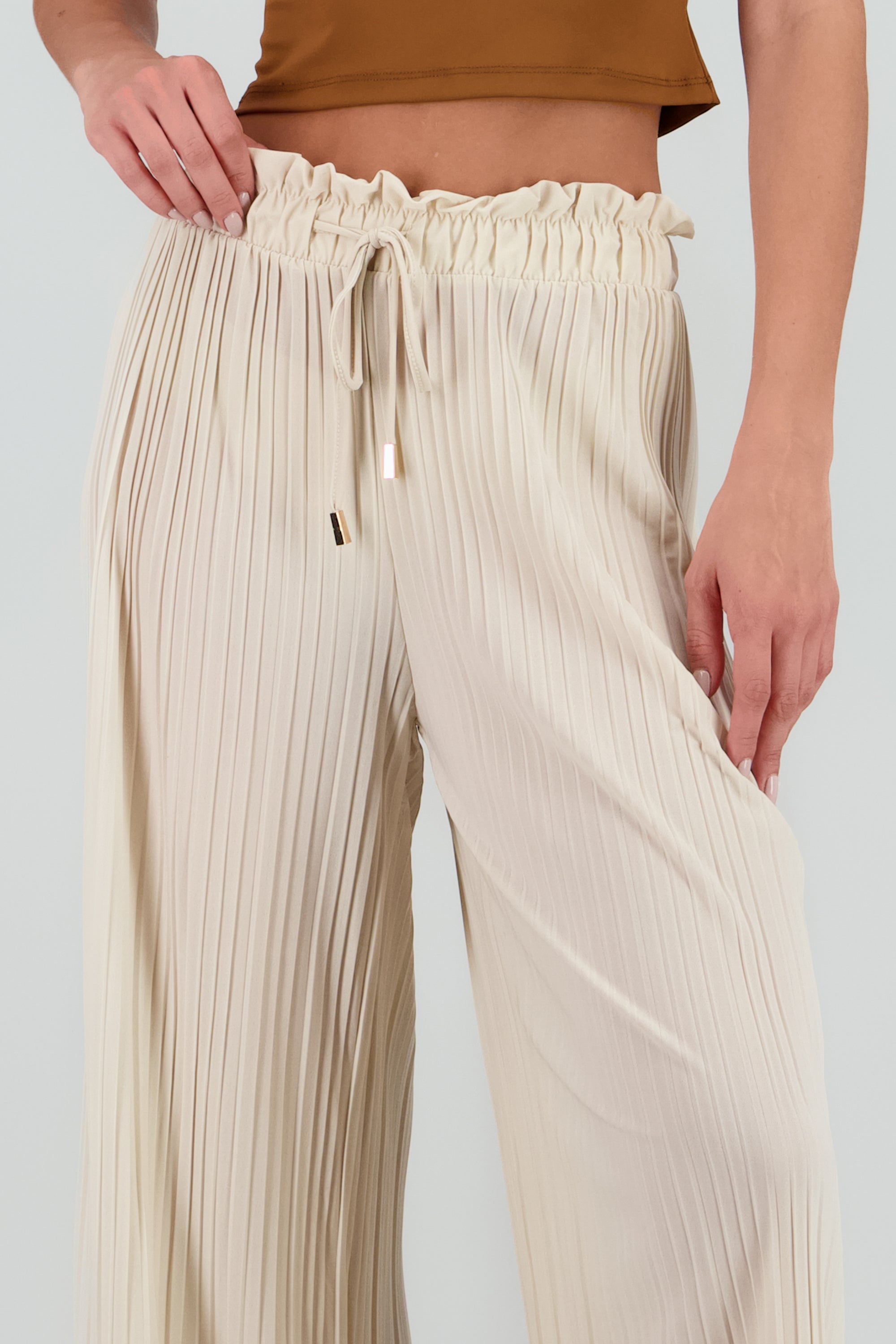 Pantalon jareta plisado HUESO