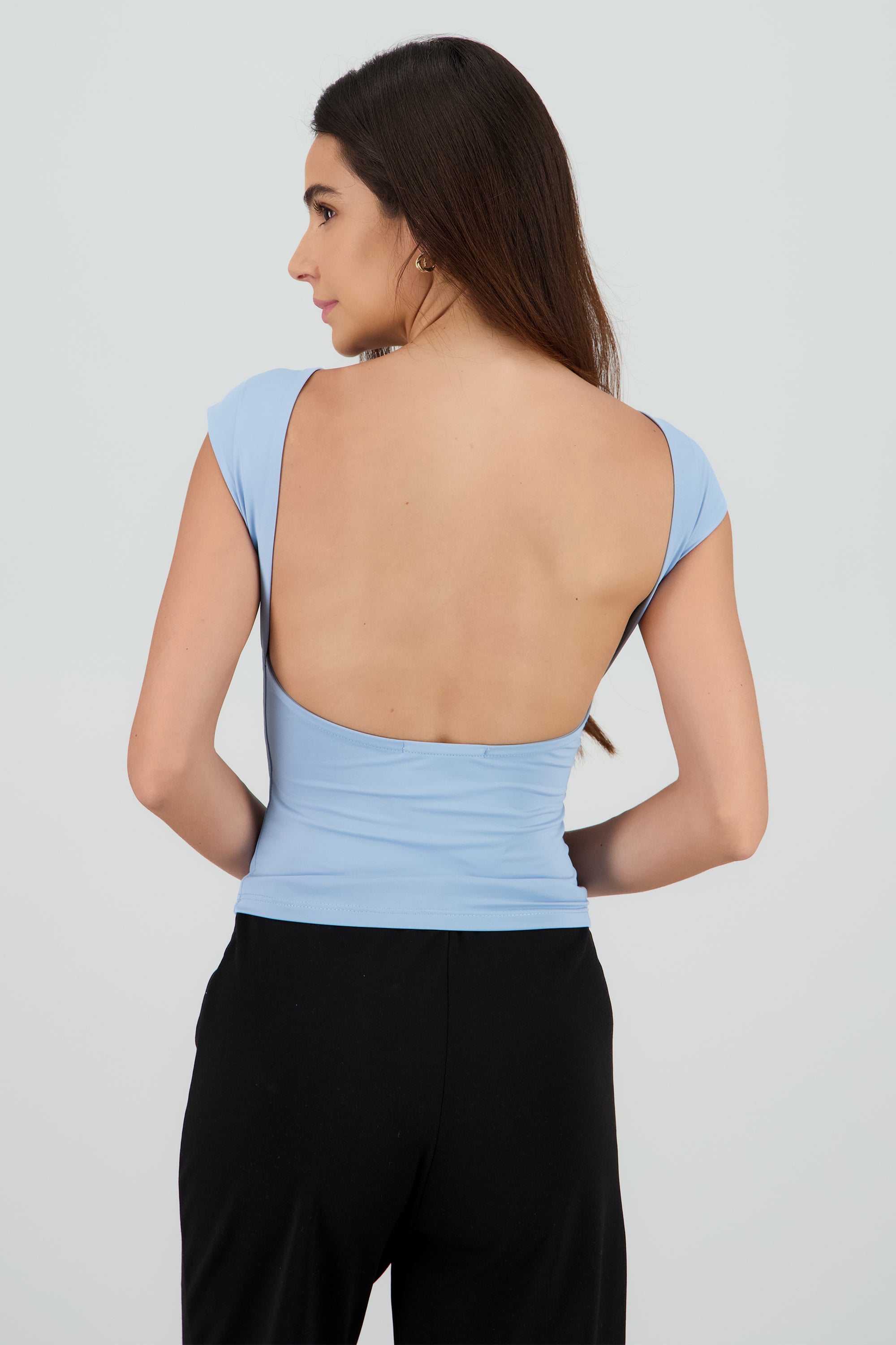 Top manga corta escote espalda AZUL PASTEL