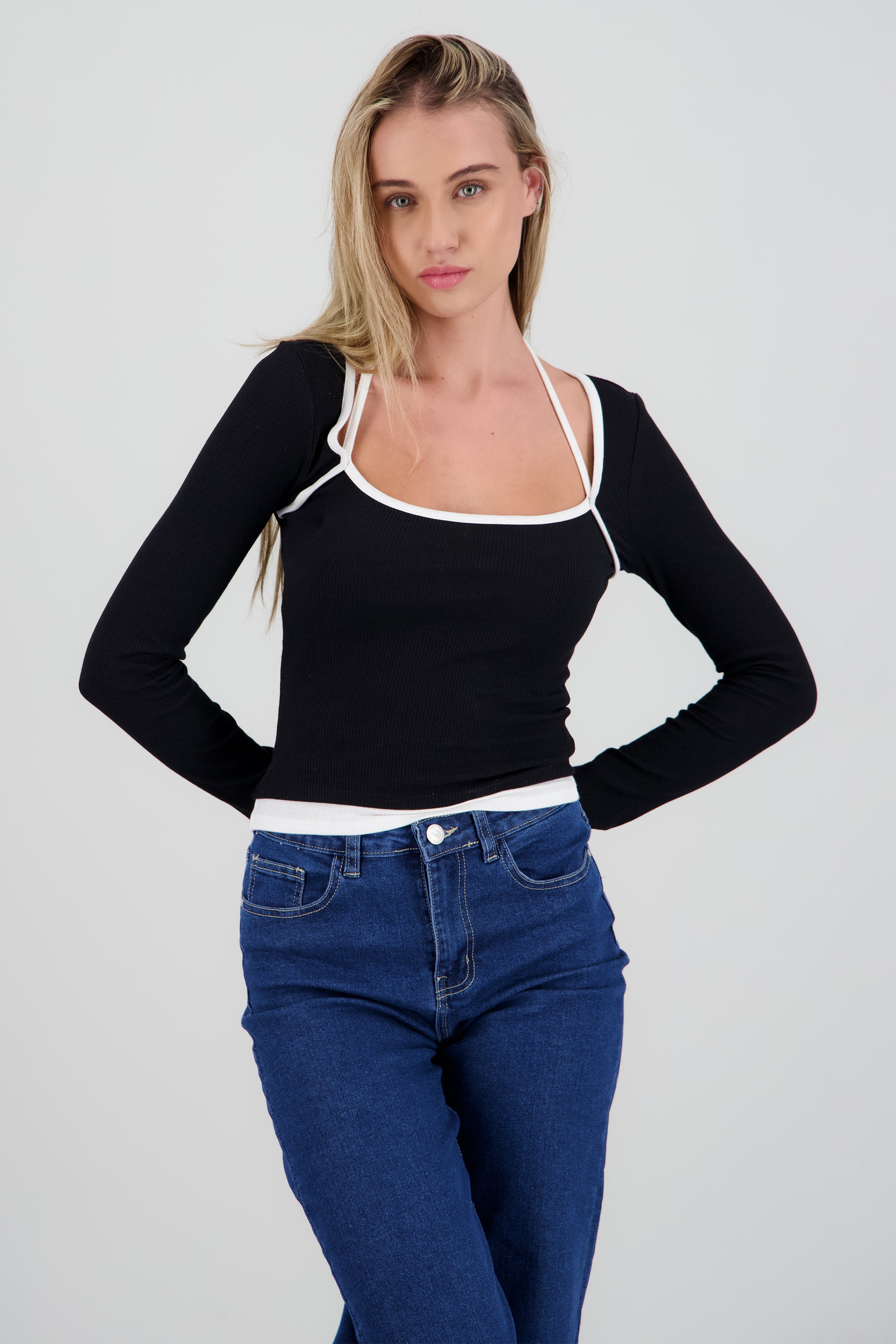Top doble halter manga larga NEGRO