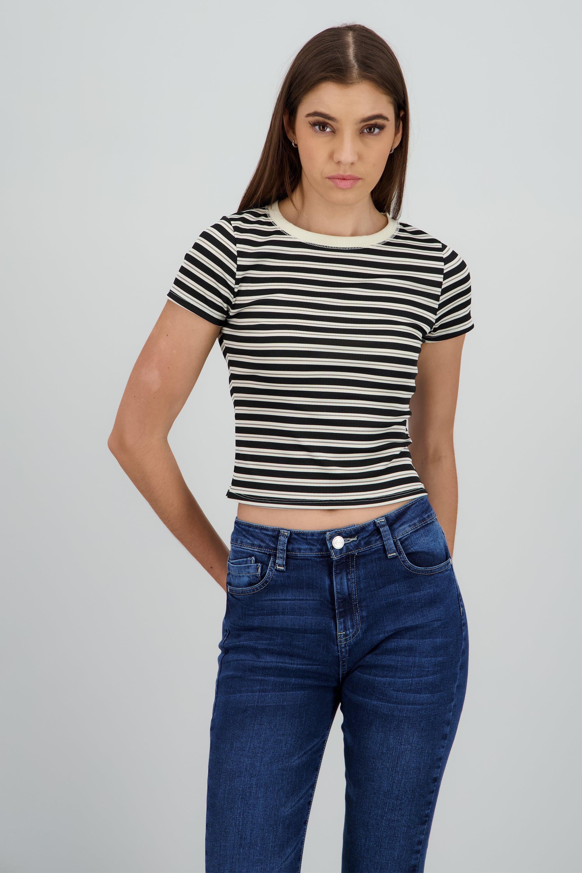 Playera cuello redondo lineas NEGRO COMBO