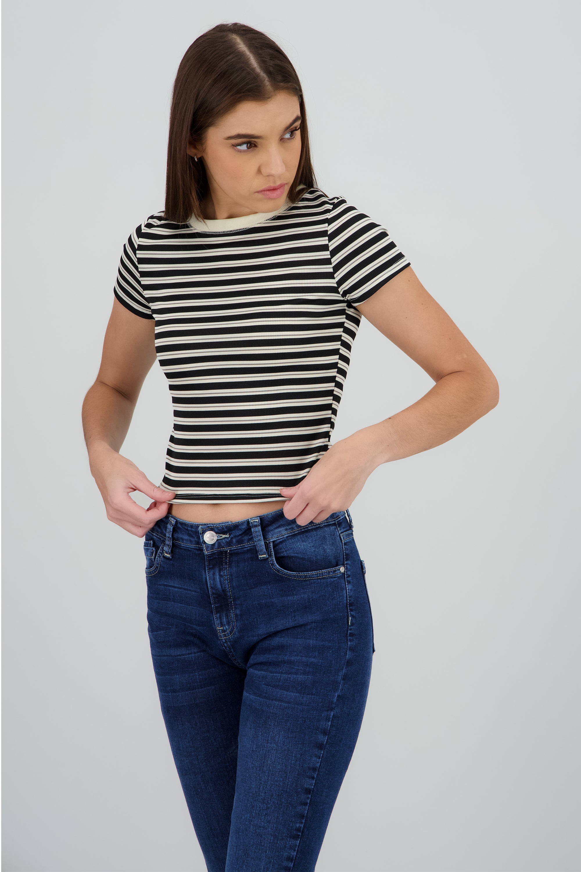 Playera cuello redondo lineas NEGRO COMBO