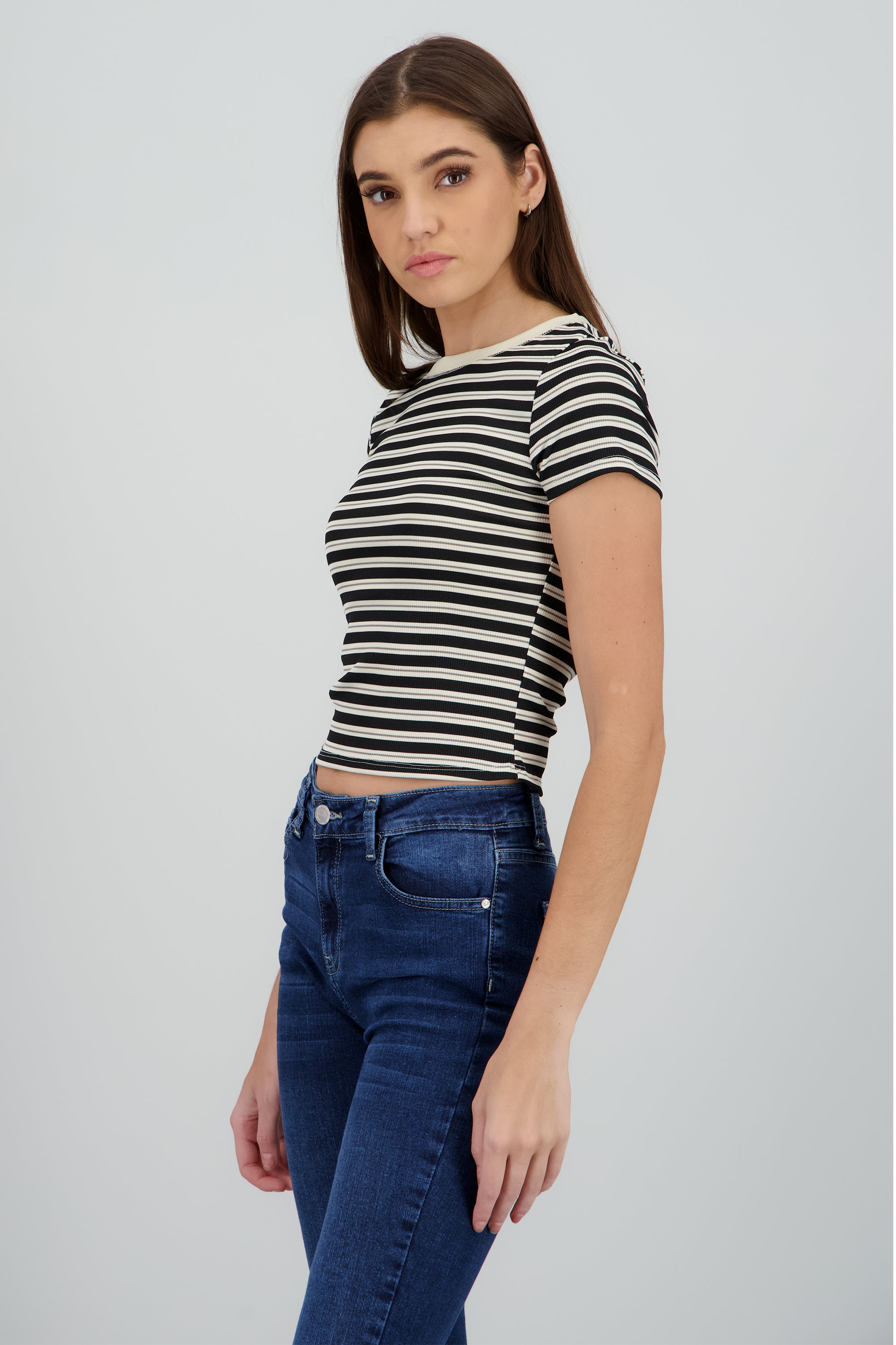 Playera cuello redondo lineas NEGRO COMBO