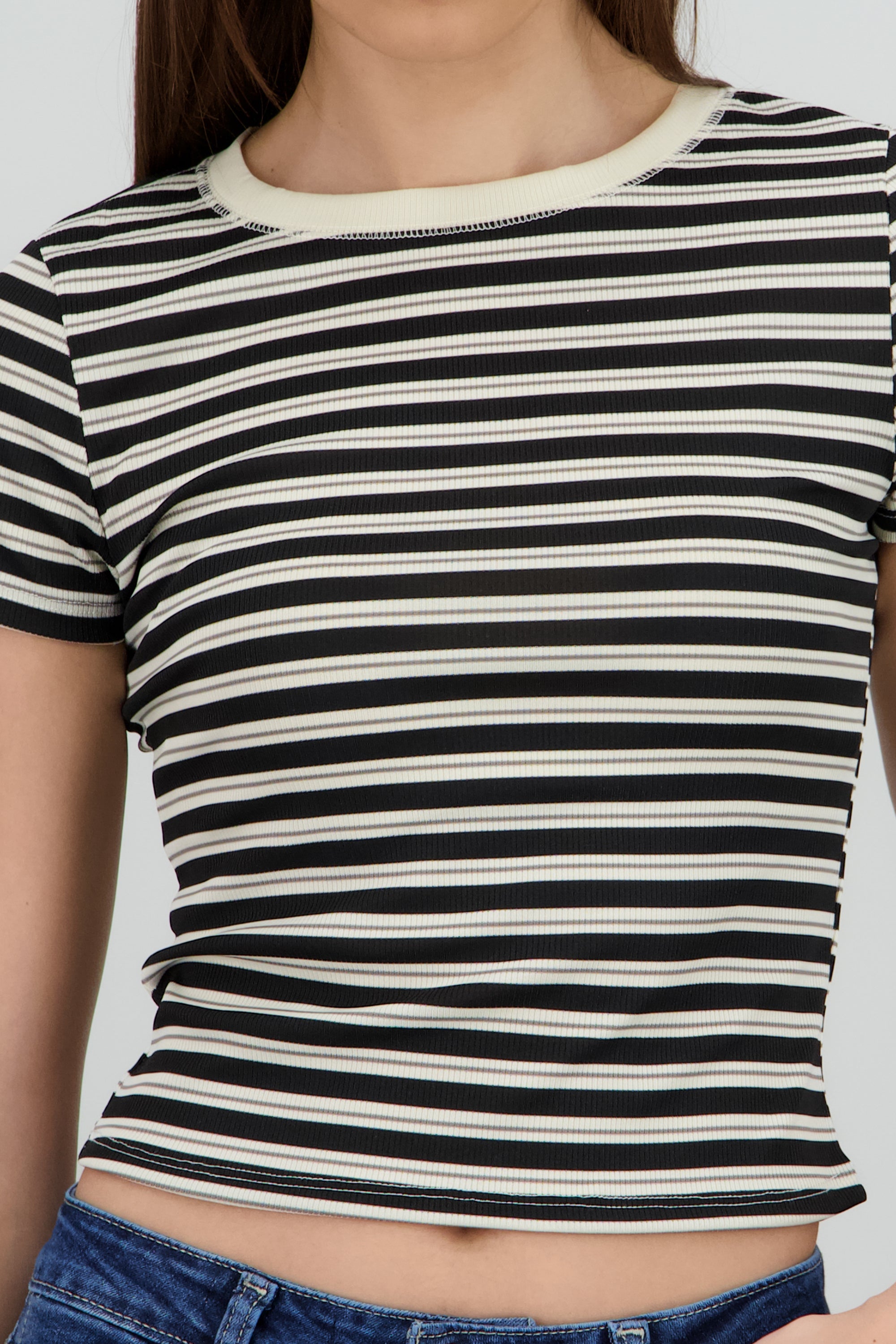 Playera cuello redondo lineas NEGRO COMBO