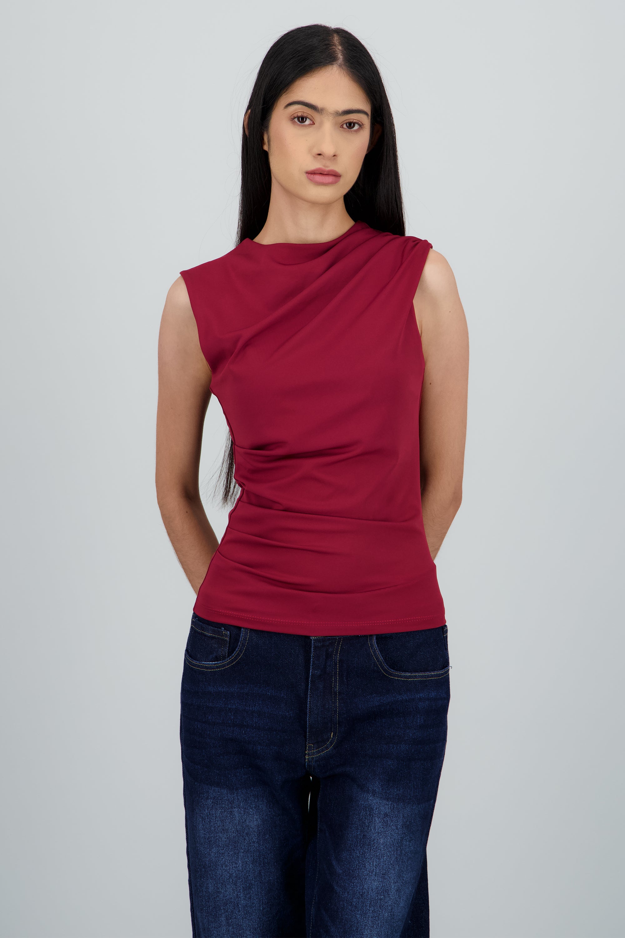 Top detalle drapeado hombro y costado VINO