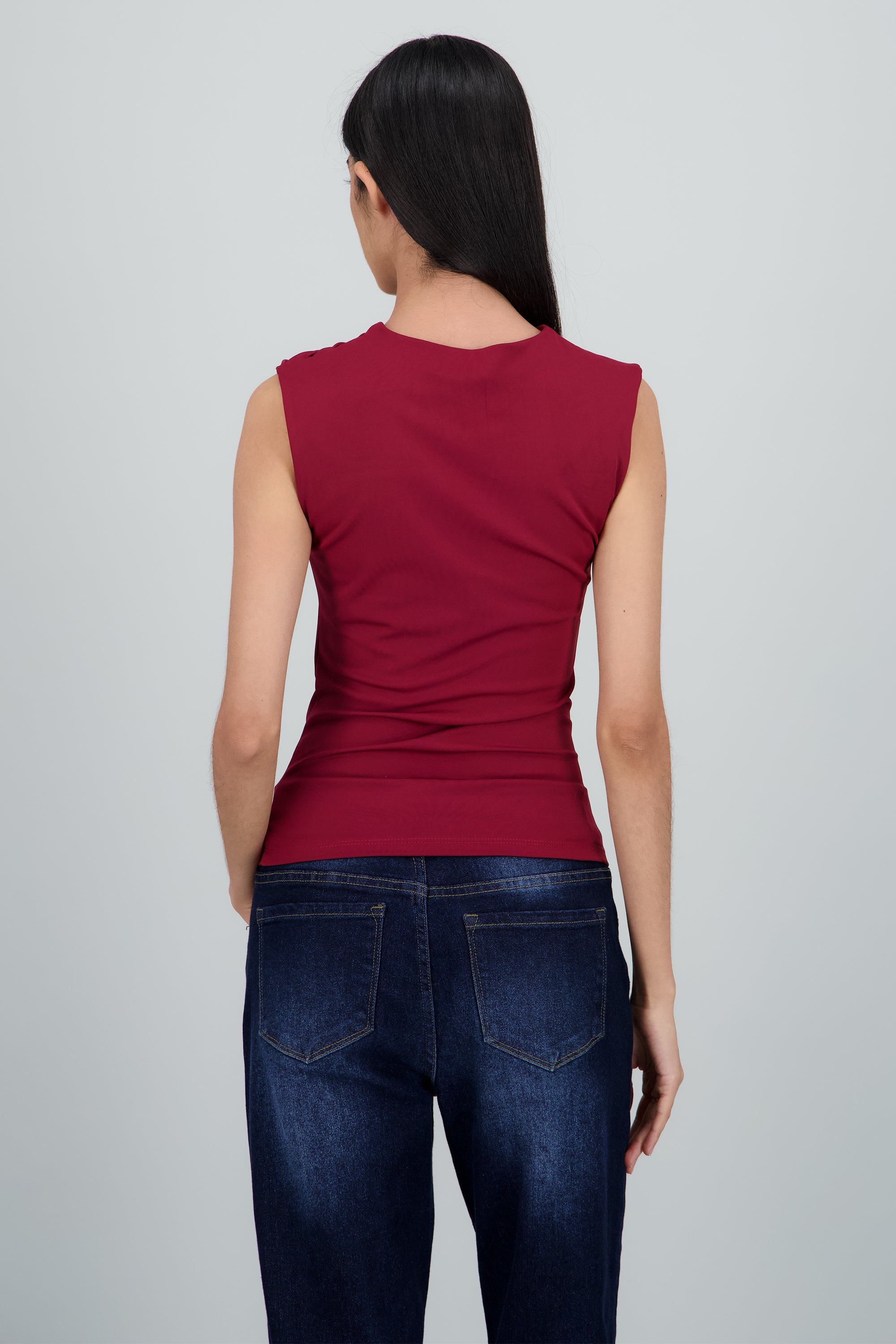 Top detalle drapeado hombro y costado VINO