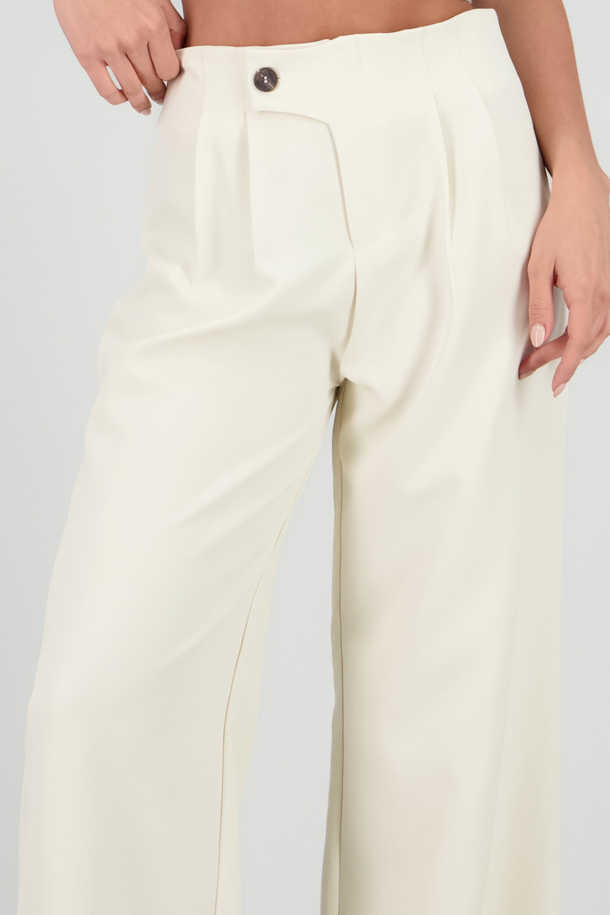 Pantalon sastrado detalle pretina CREMA