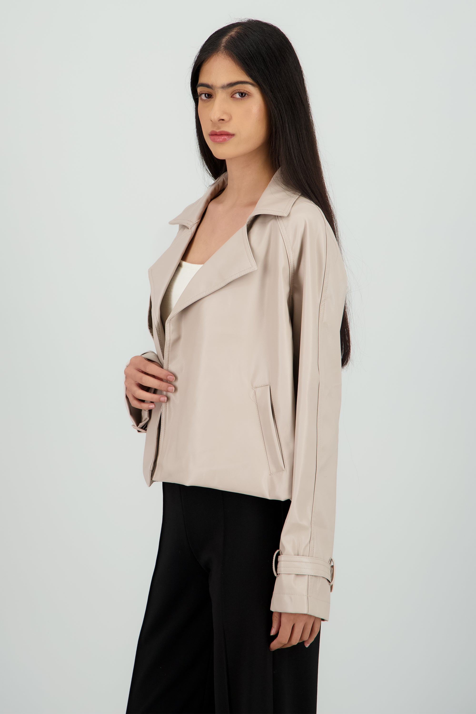 Trench corto PU CREMA
