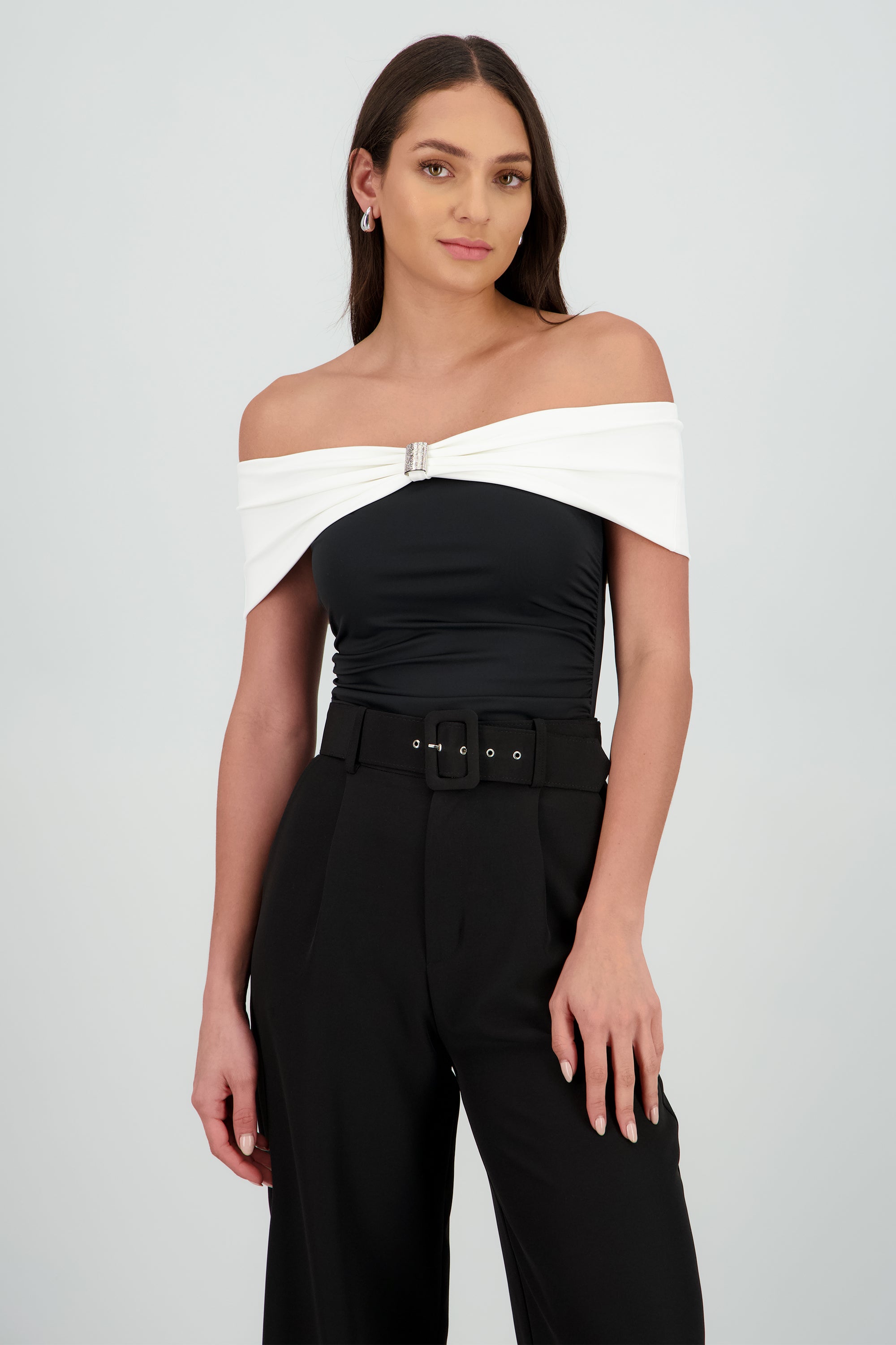 BLACK/WHITE