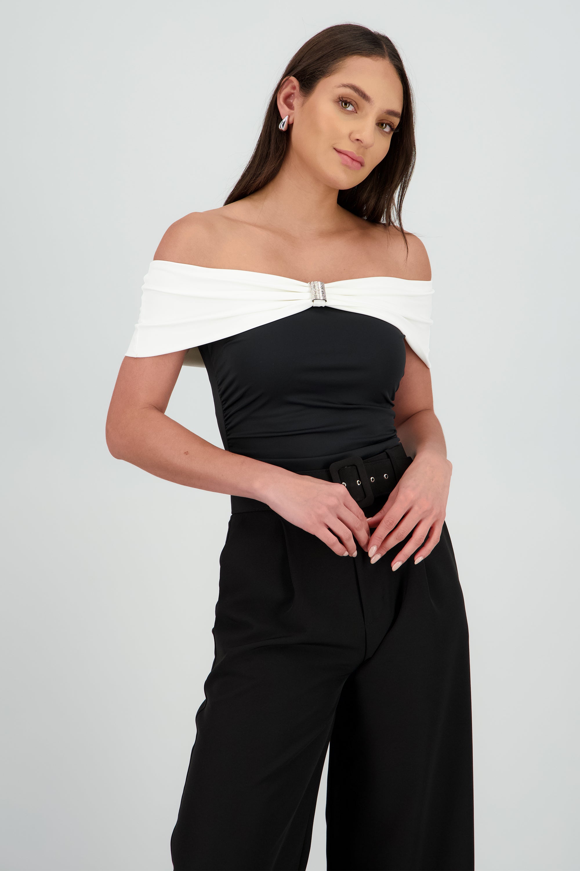 BLACK/WHITE