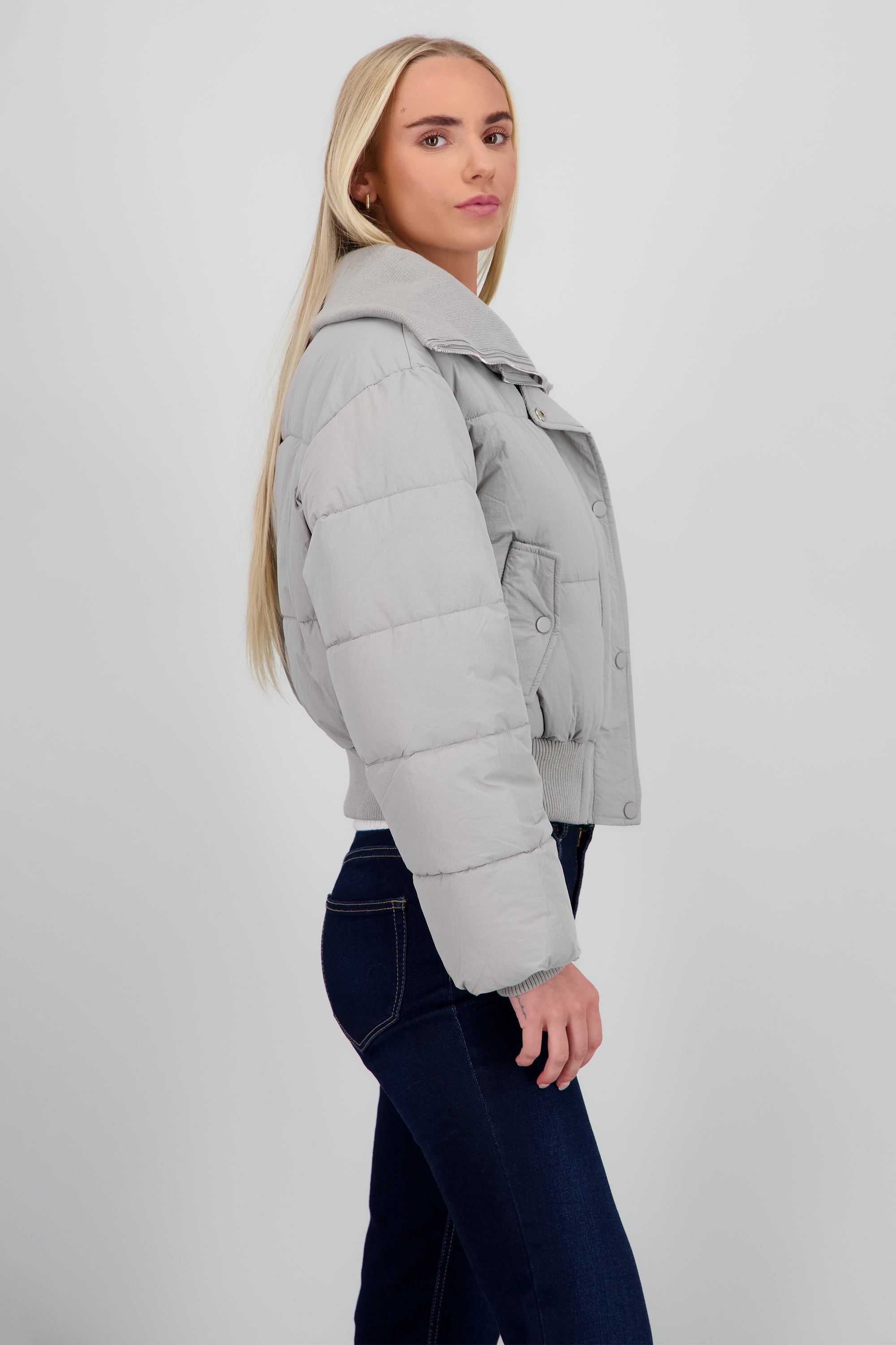 Chamarra puffer con cuello tejido liso GRIS