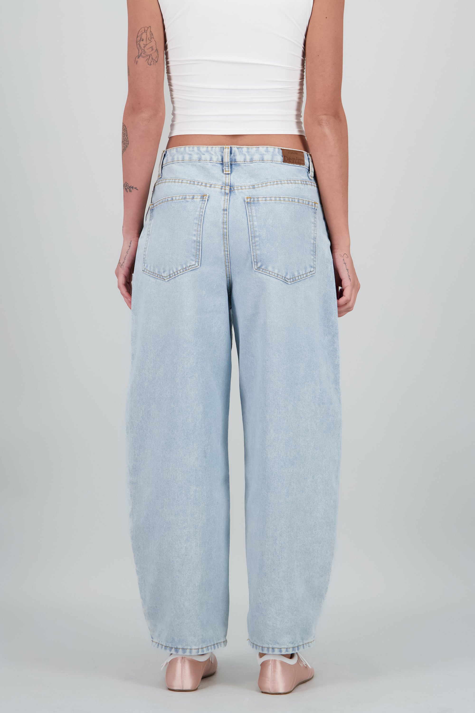 Jeans barrel amplio SUPER BLEACHED