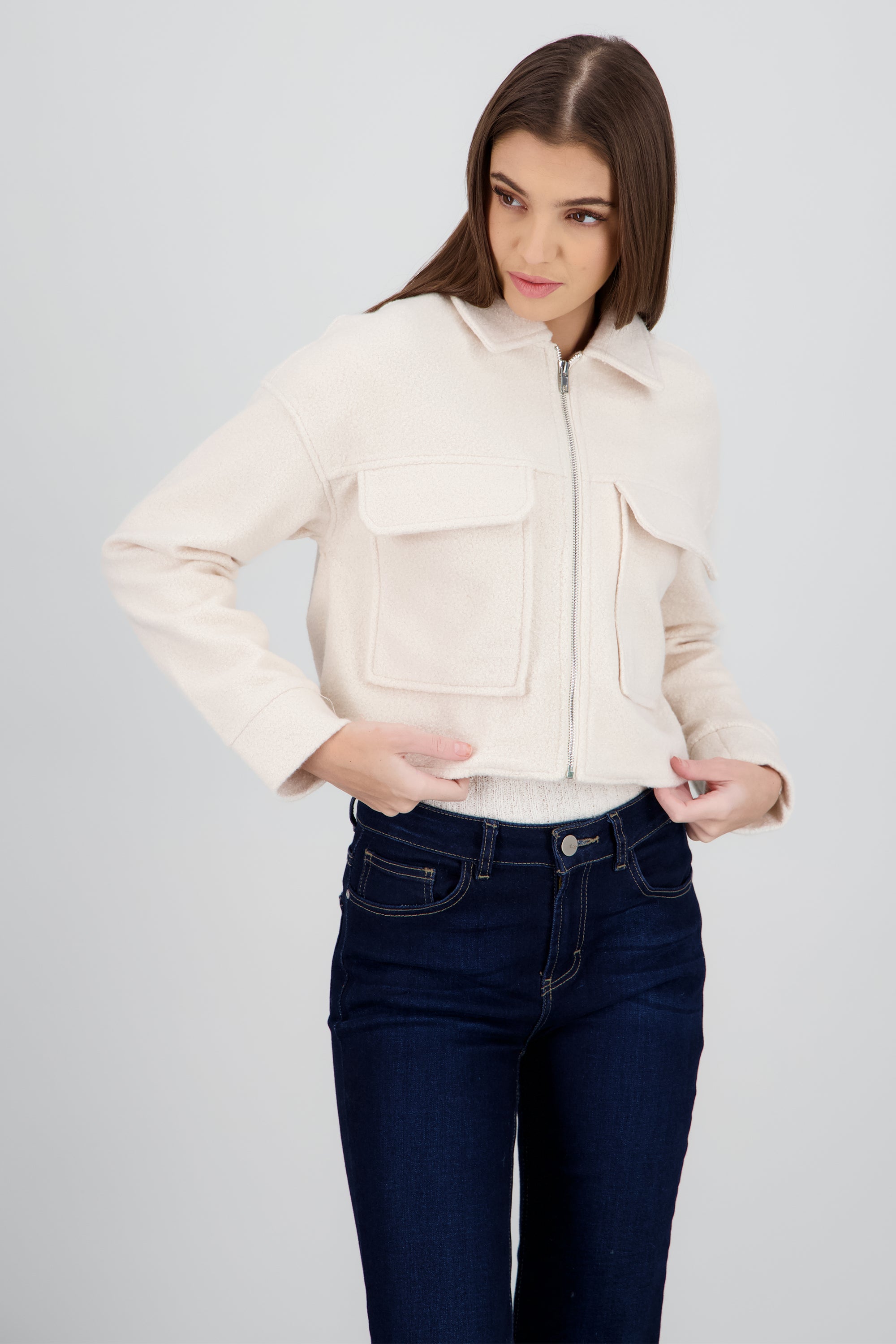 Chamarra suave con bolsas HUESO