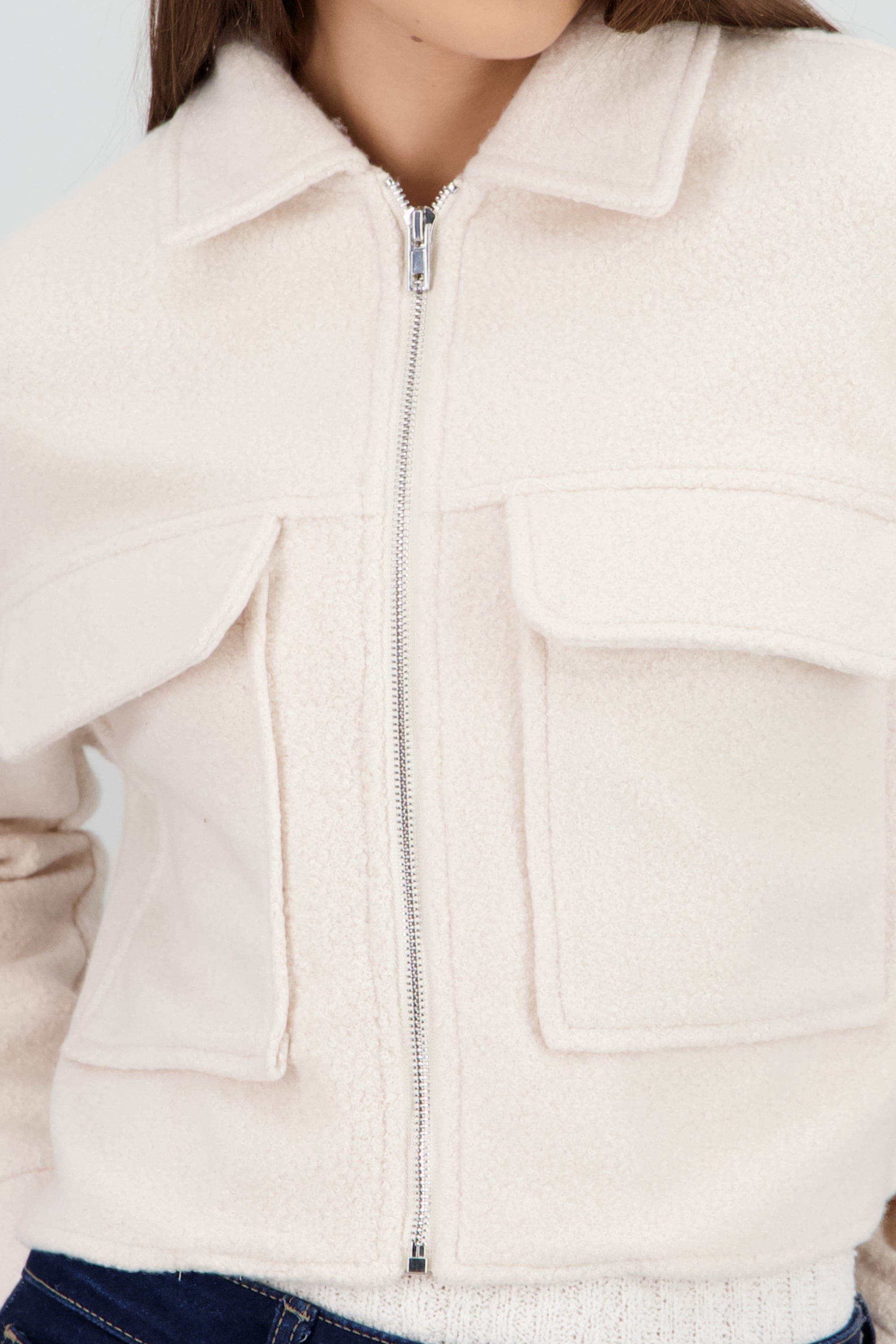 Chamarra suave con bolsas HUESO