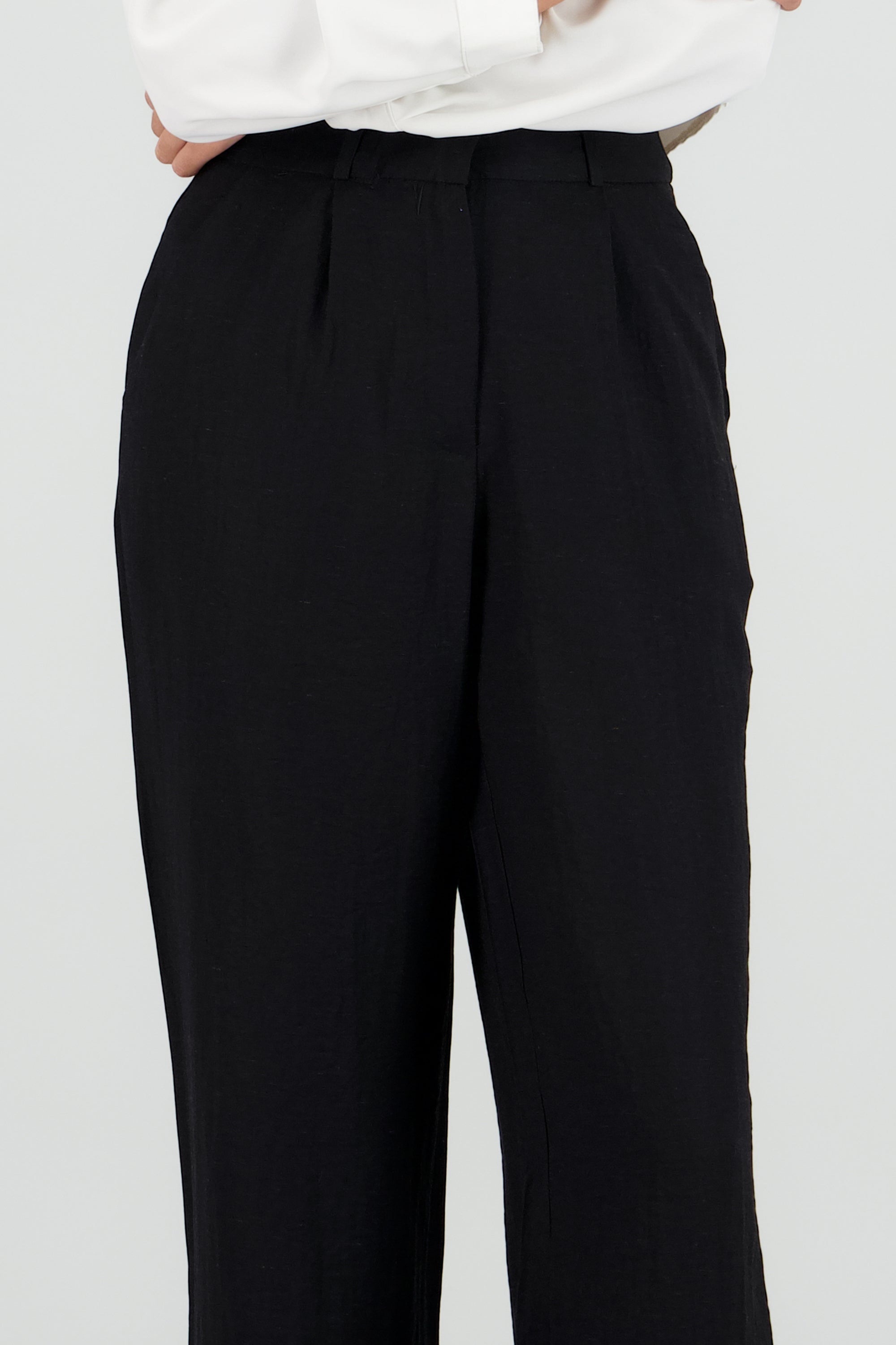 Pantalon sastreado basico lino NEGRO