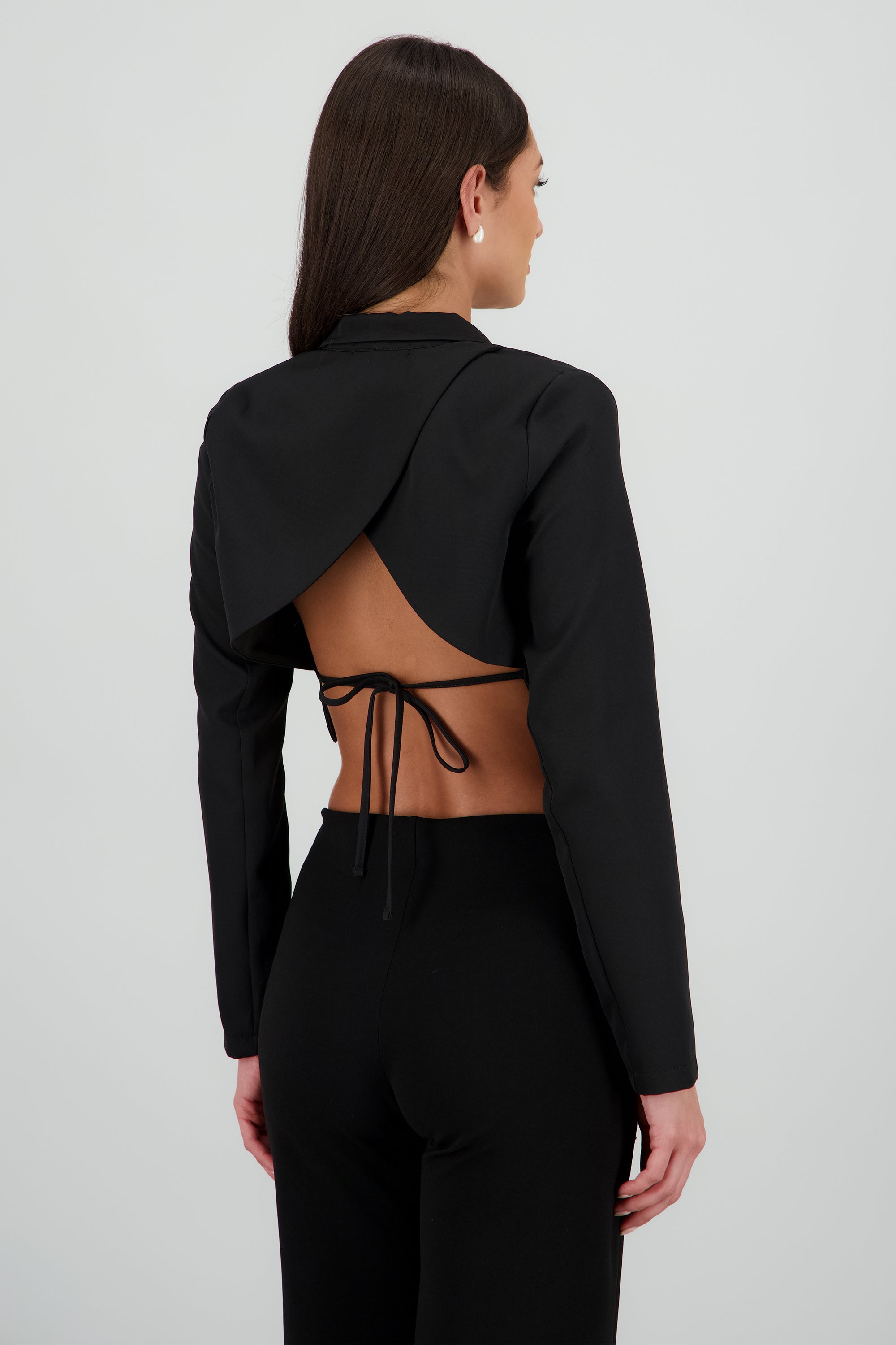 Blazer crop detalle abertura espalda NEGRO