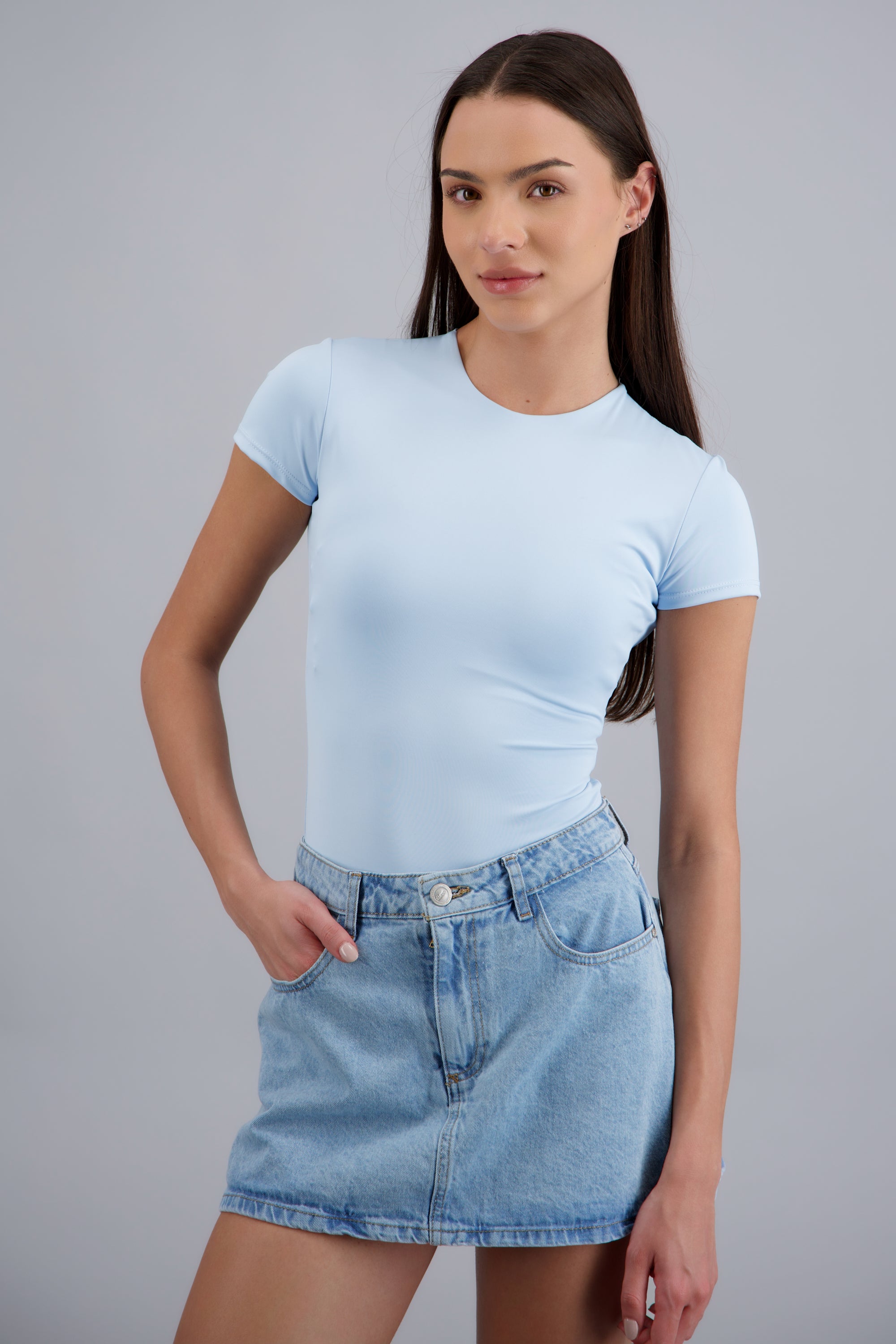 Body liso cuello redondo manga corta AZUL CIELO
