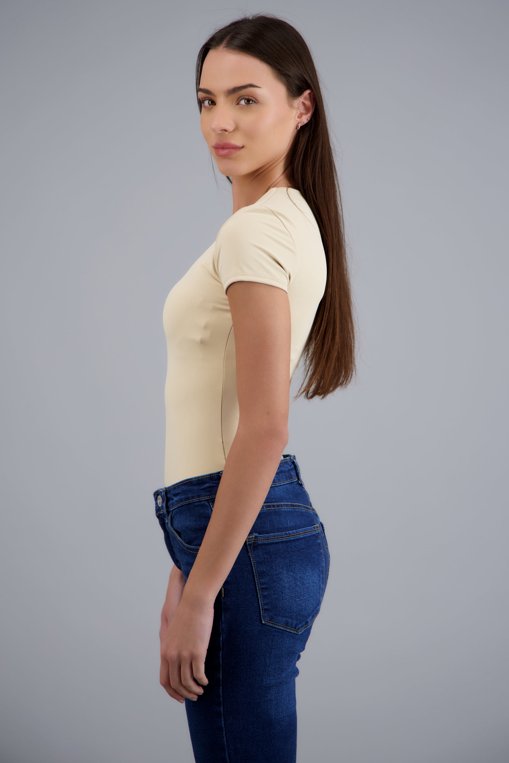 Body liso cuello redondo manga corta TAN