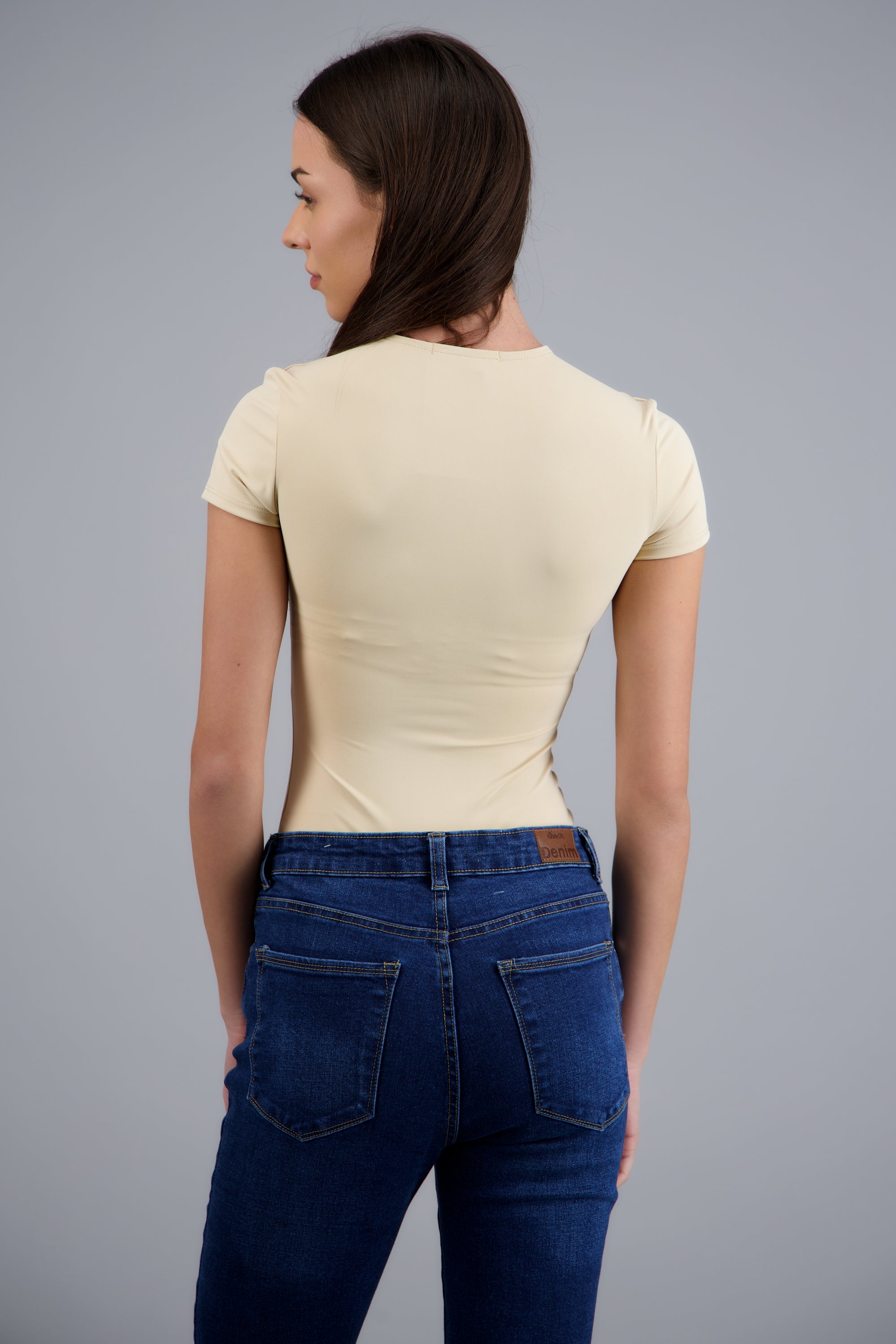 Body liso cuello redondo manga corta TAN