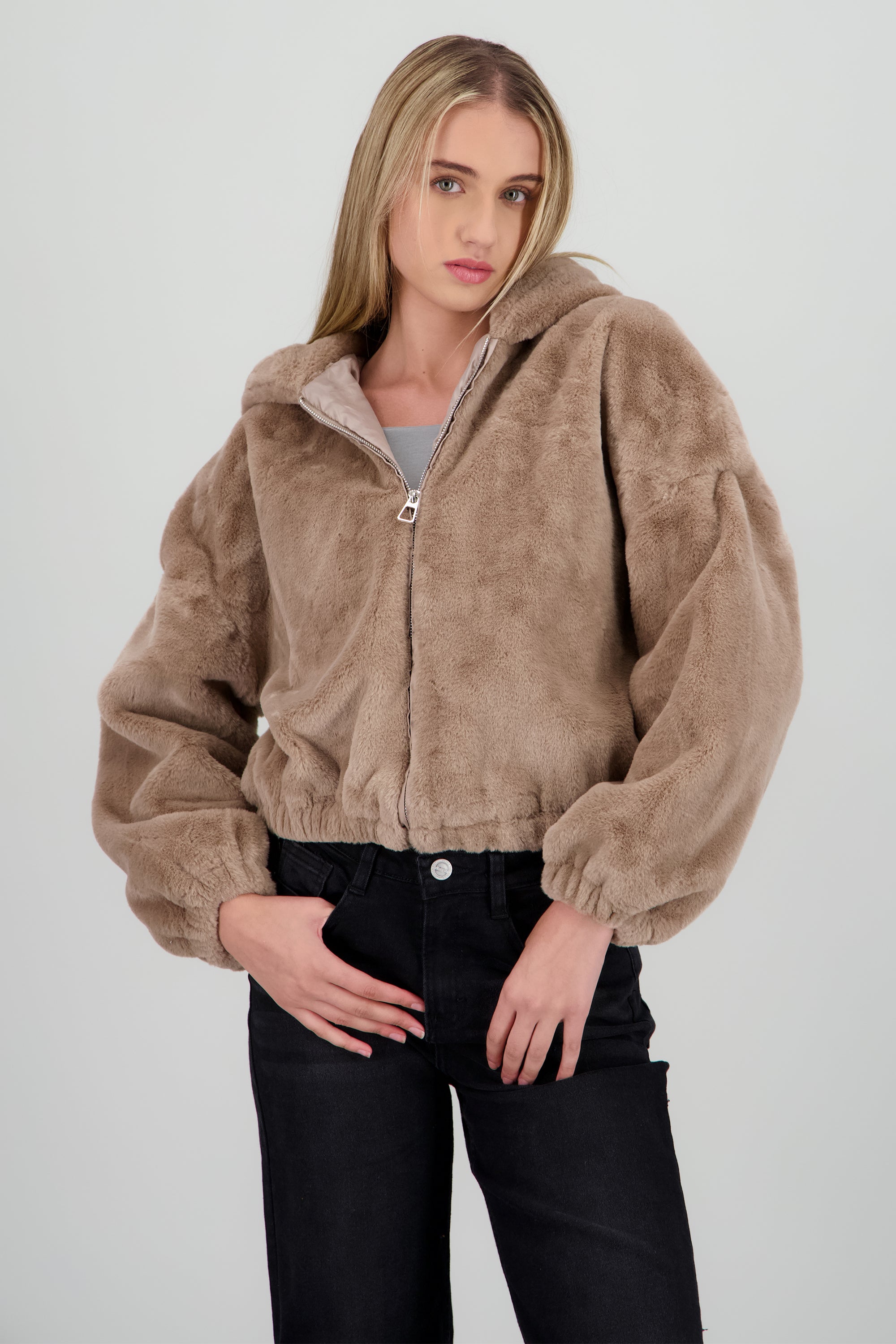 Bomber peluche con gorro ARENA