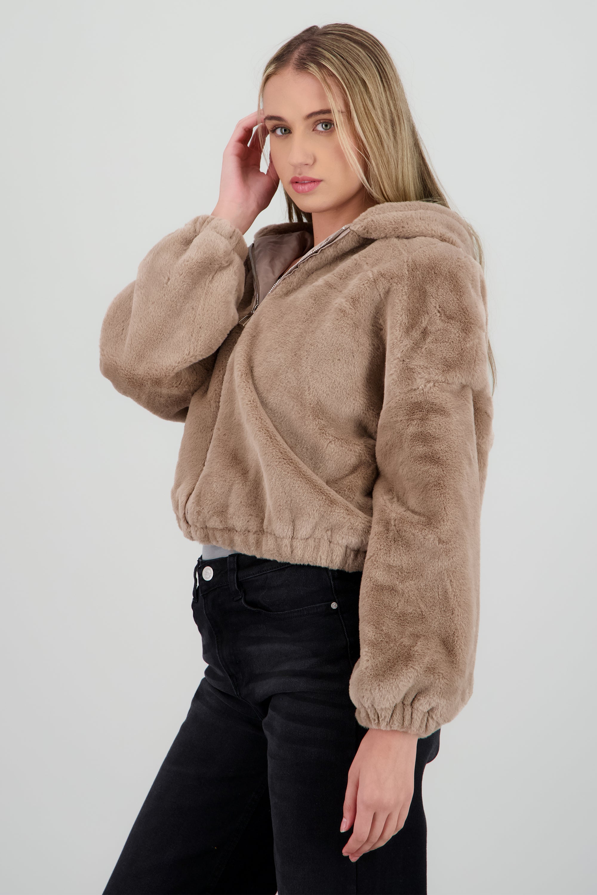 Bomber peluche con gorro ARENA