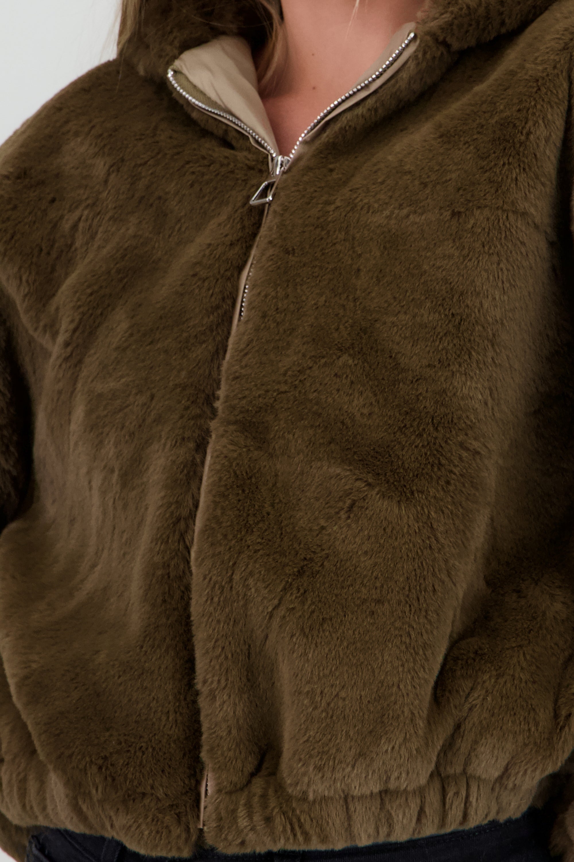 Bomber peluche con gorro CAFE