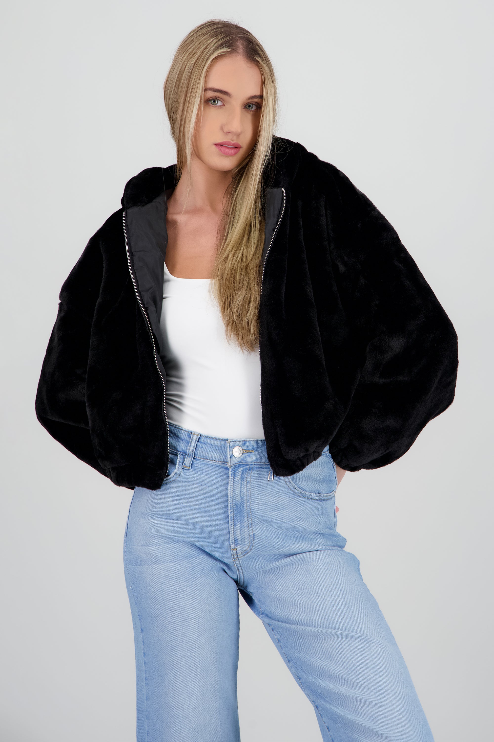 Bomber peluche con gorro NEGRO