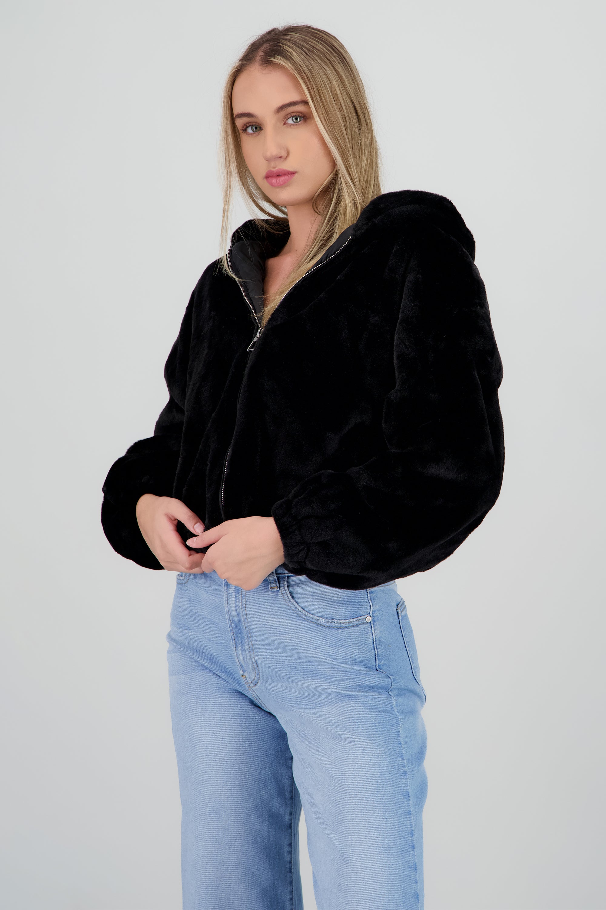 Bomber peluche con gorro NEGRO