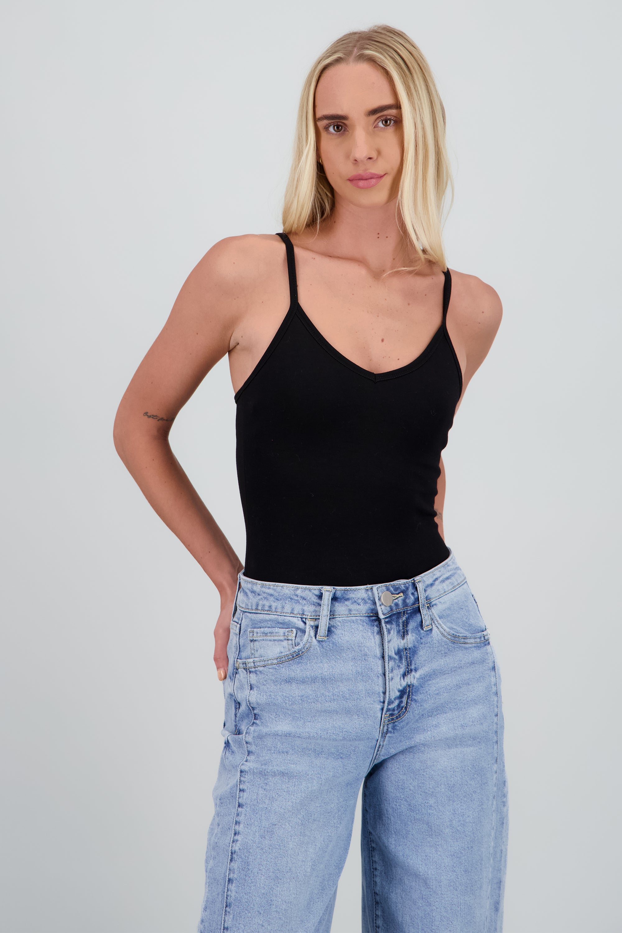 Bodysuit cuello v NEGRO