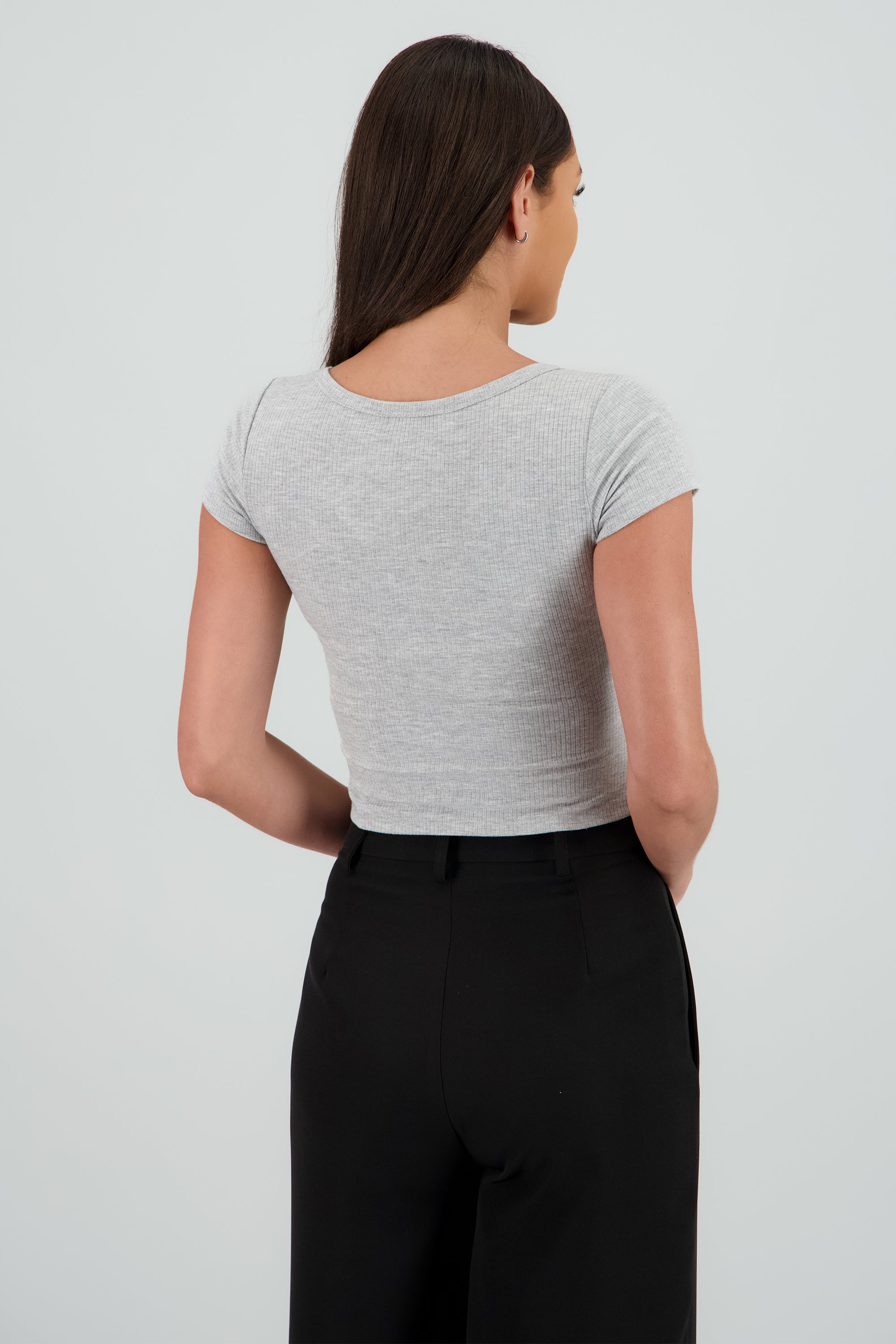 Top cuello en u rib GRIS