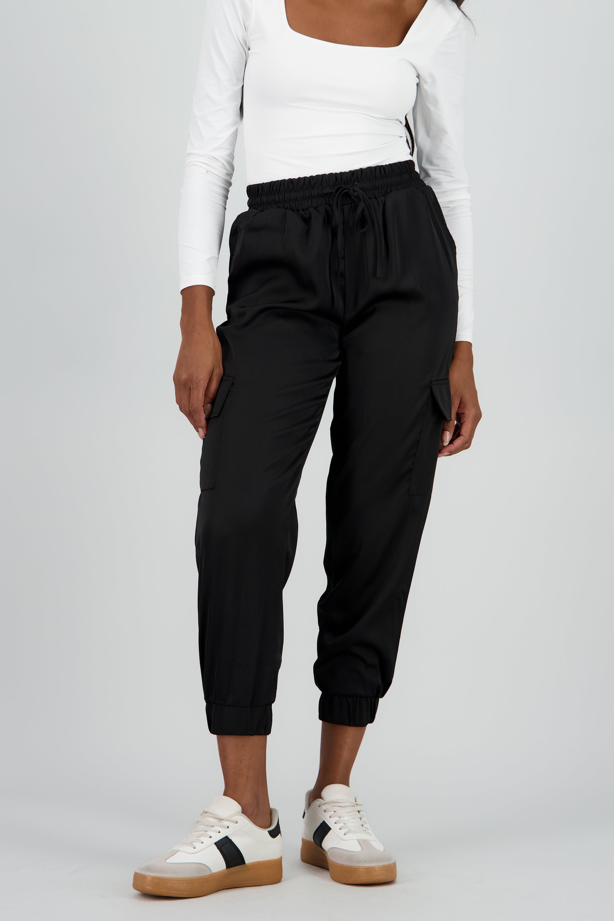Pantalon jogger bolsas cargo NEGRO