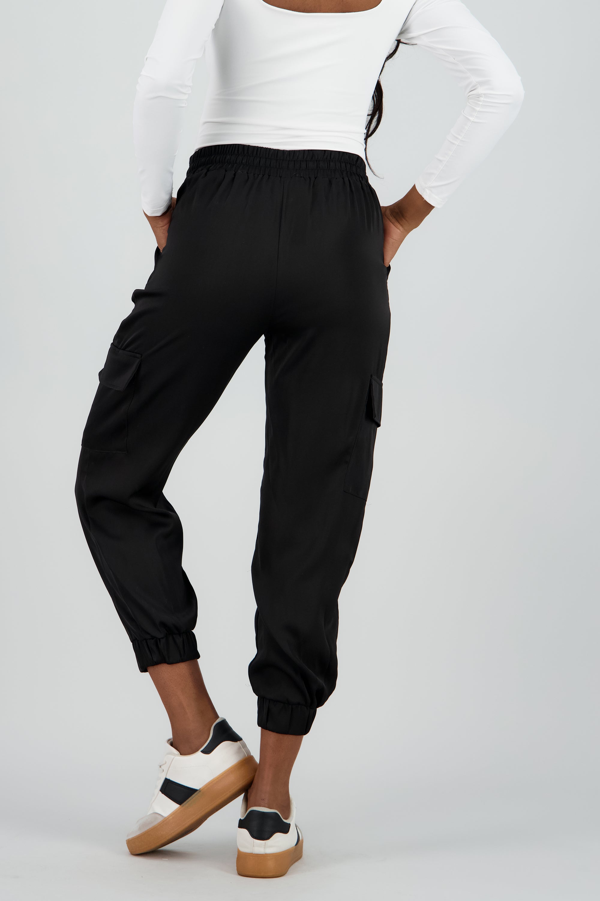 Pantalon jogger bolsas cargo NEGRO