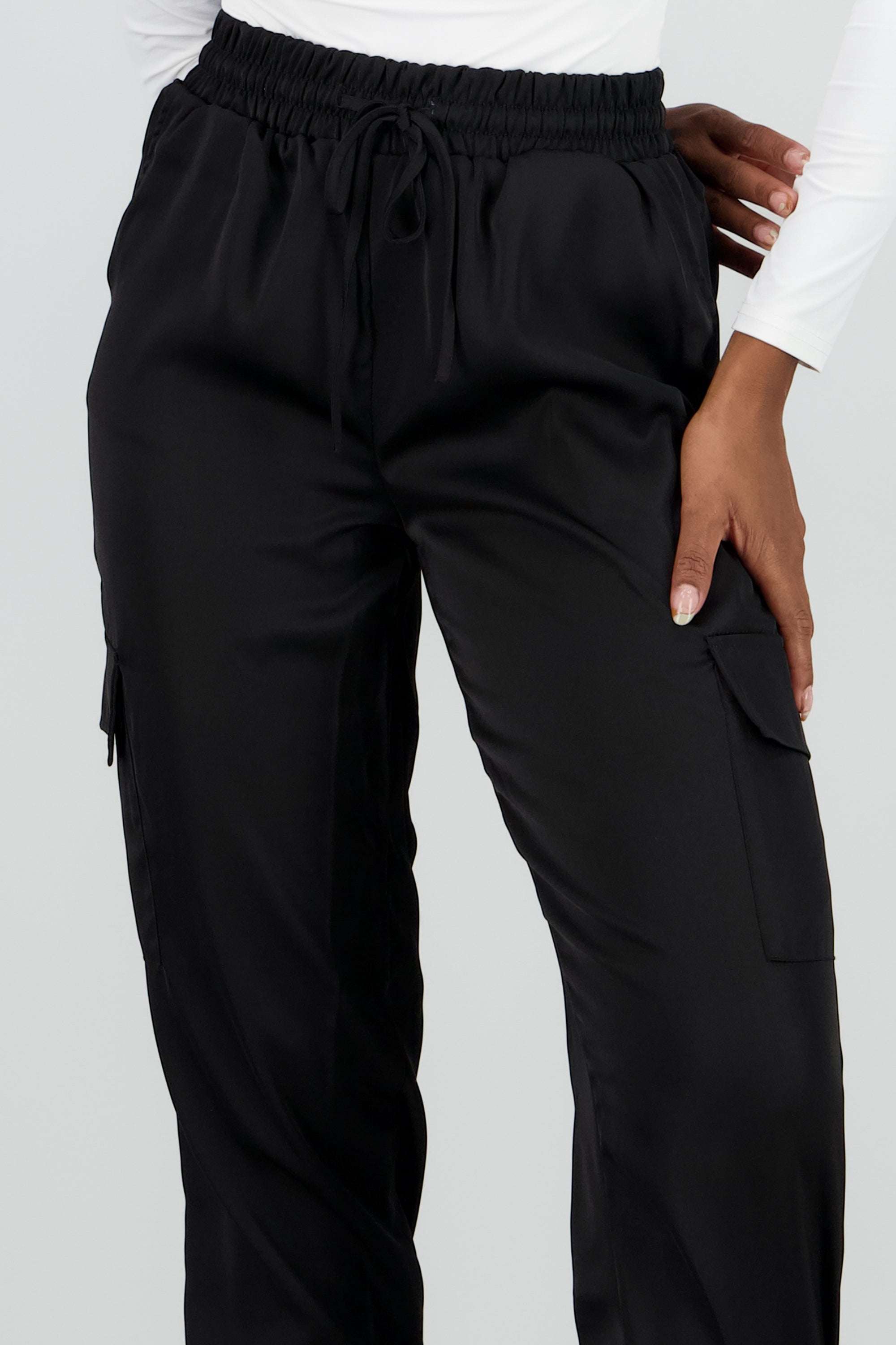 Pantalon jogger bolsas cargo NEGRO