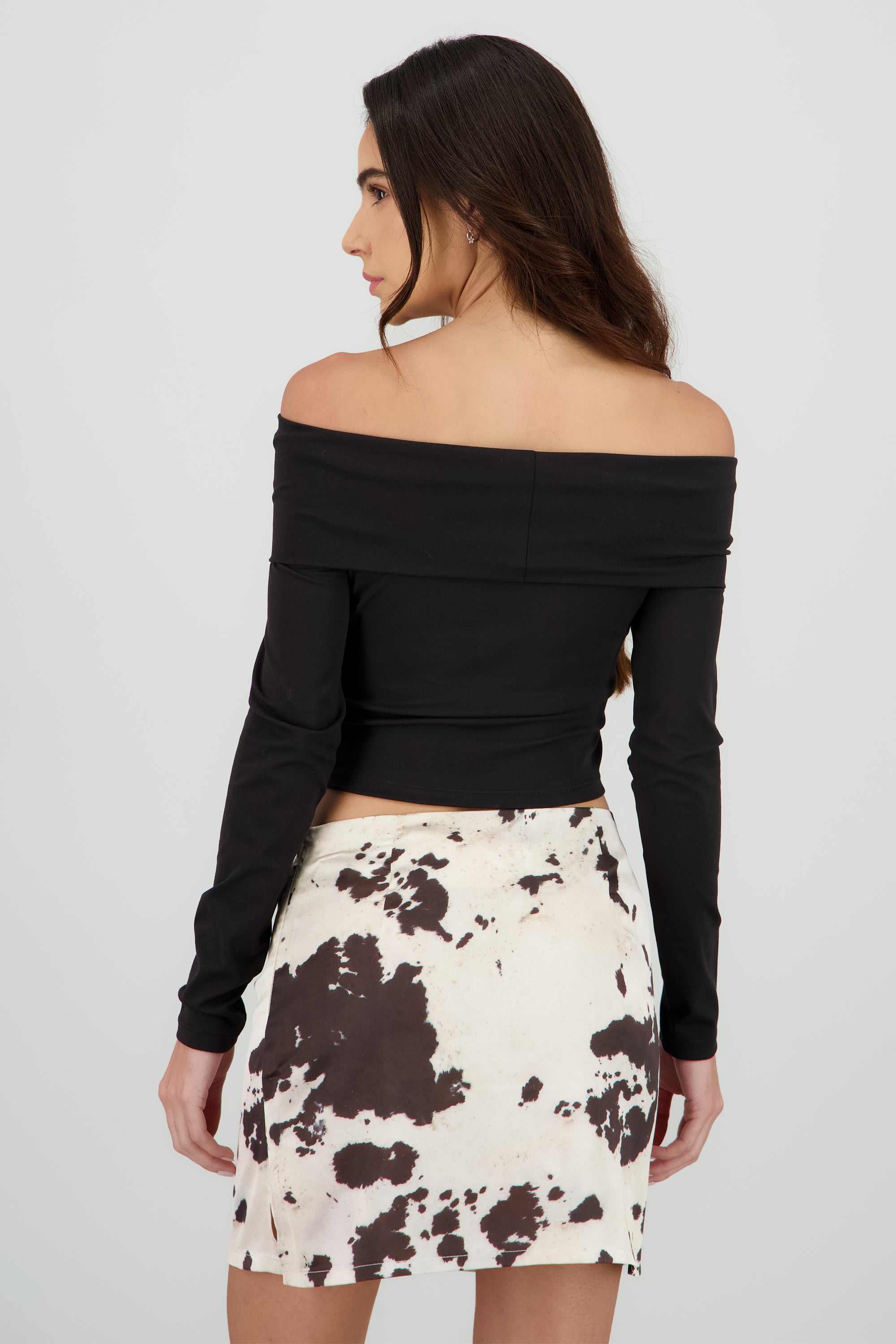 Top suave manga larga strapless NEGRO