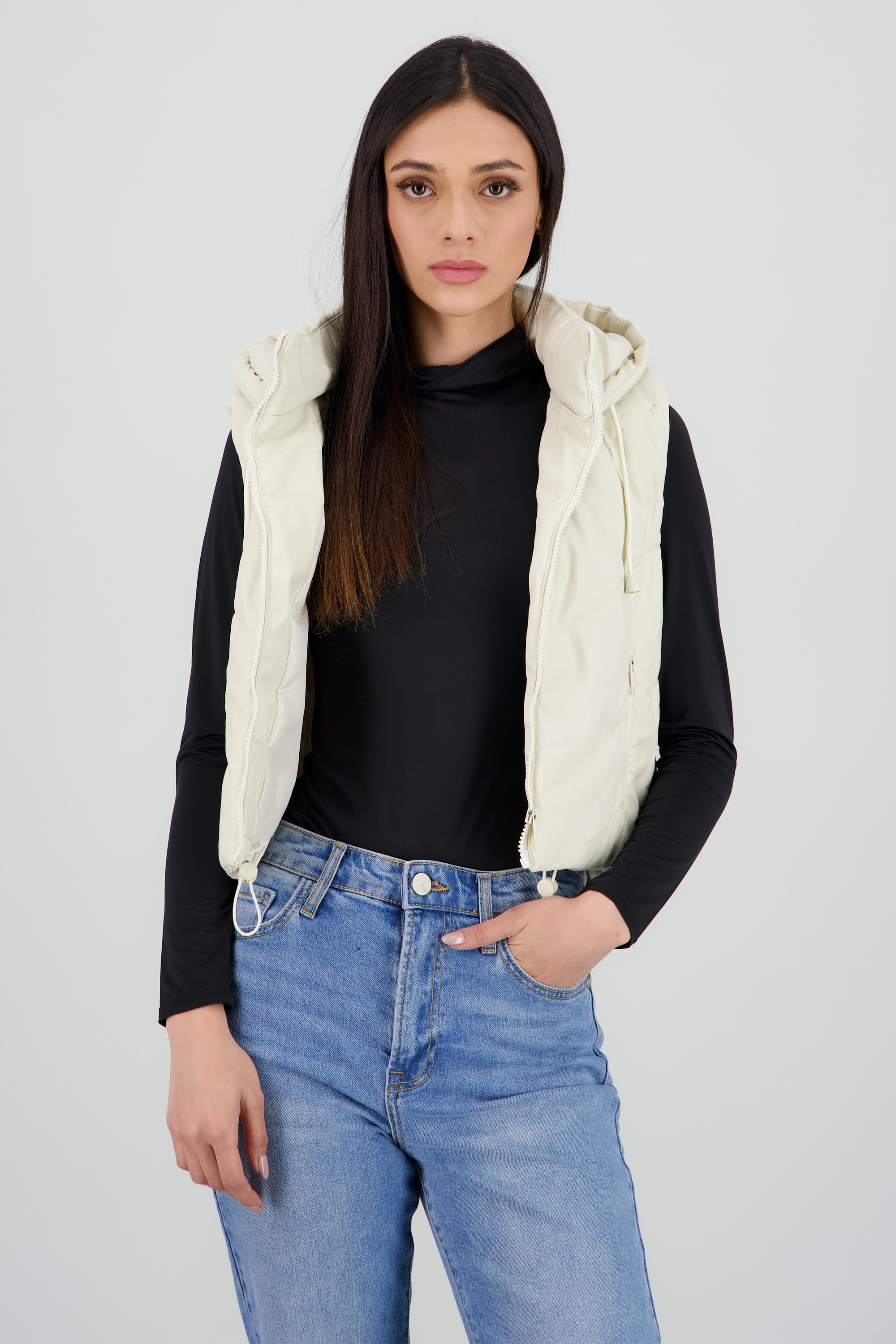 Chaleco capitonado con gorro CREMA