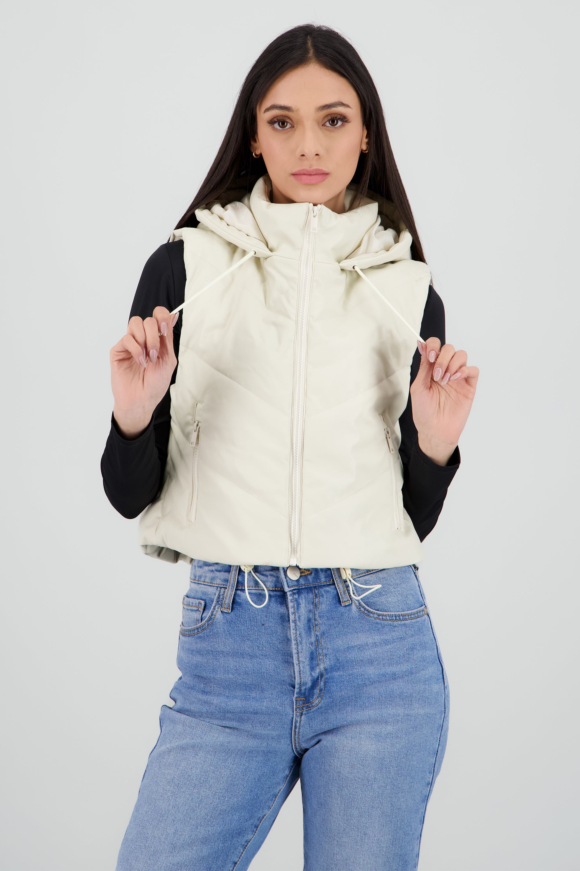 Chaleco capitonado con gorro CREMA