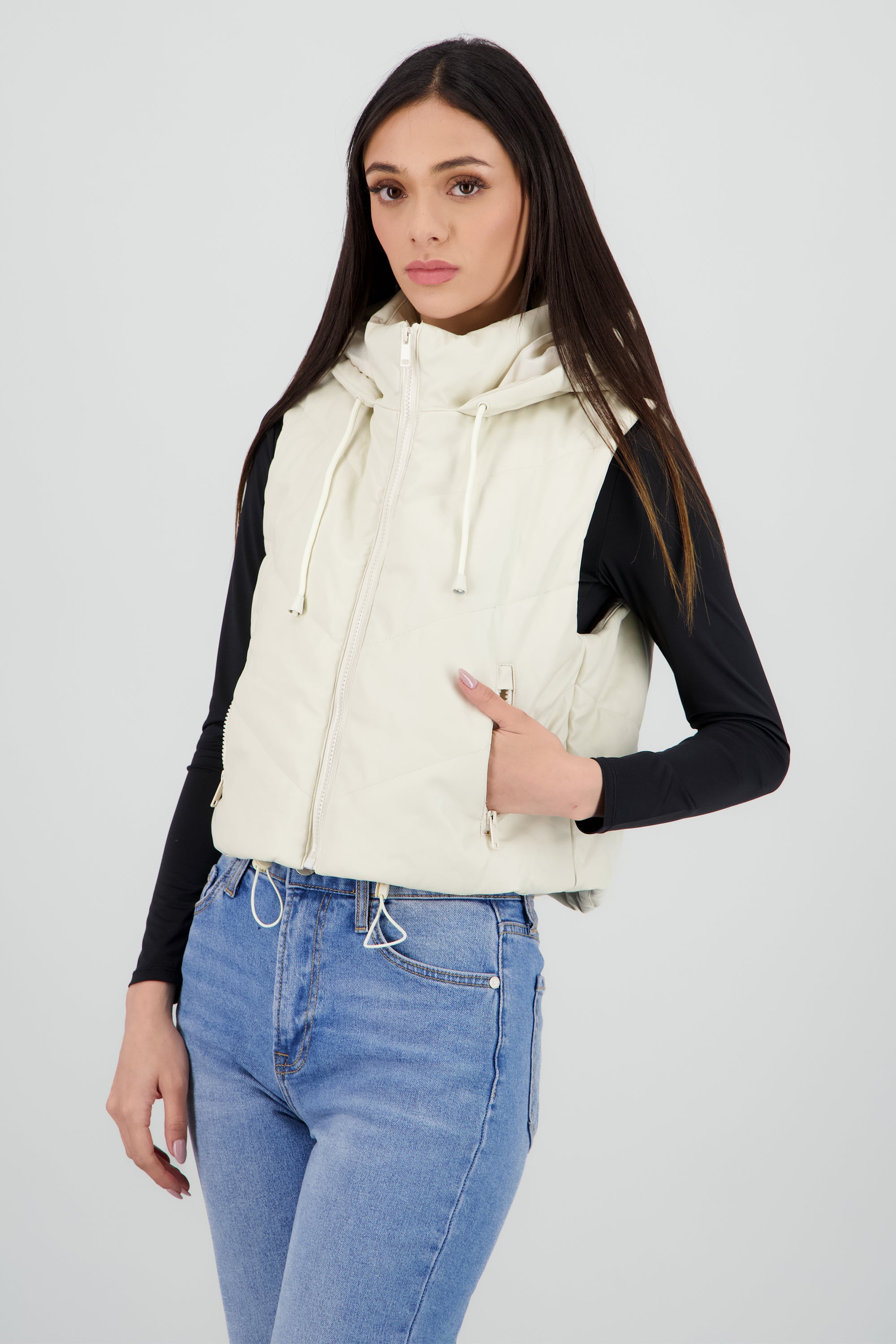 Chaleco capitonado con gorro CREMA
