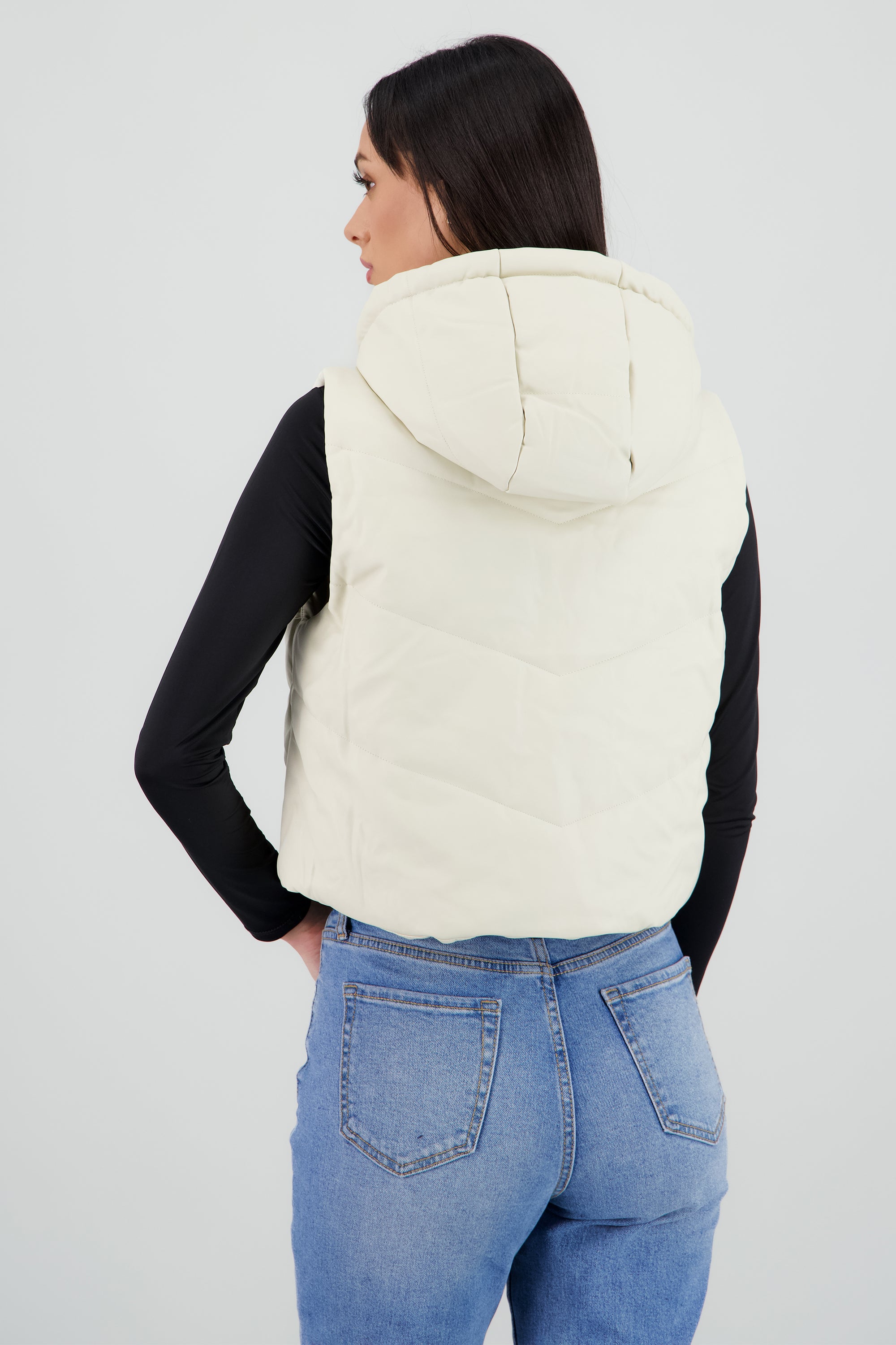 Chaleco capitonado con gorro CREMA