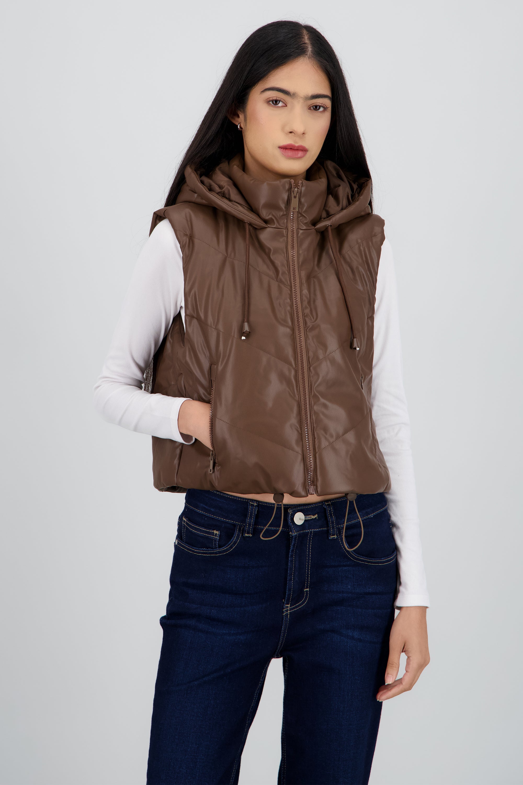 Chaleco capitonado con gorro CHOCOLATE