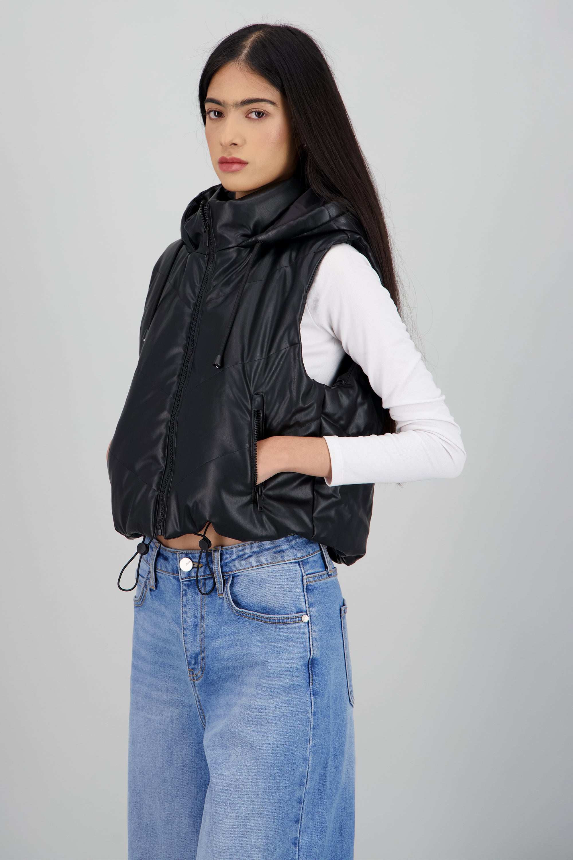 Chaleco capitonado con gorro NEGRO