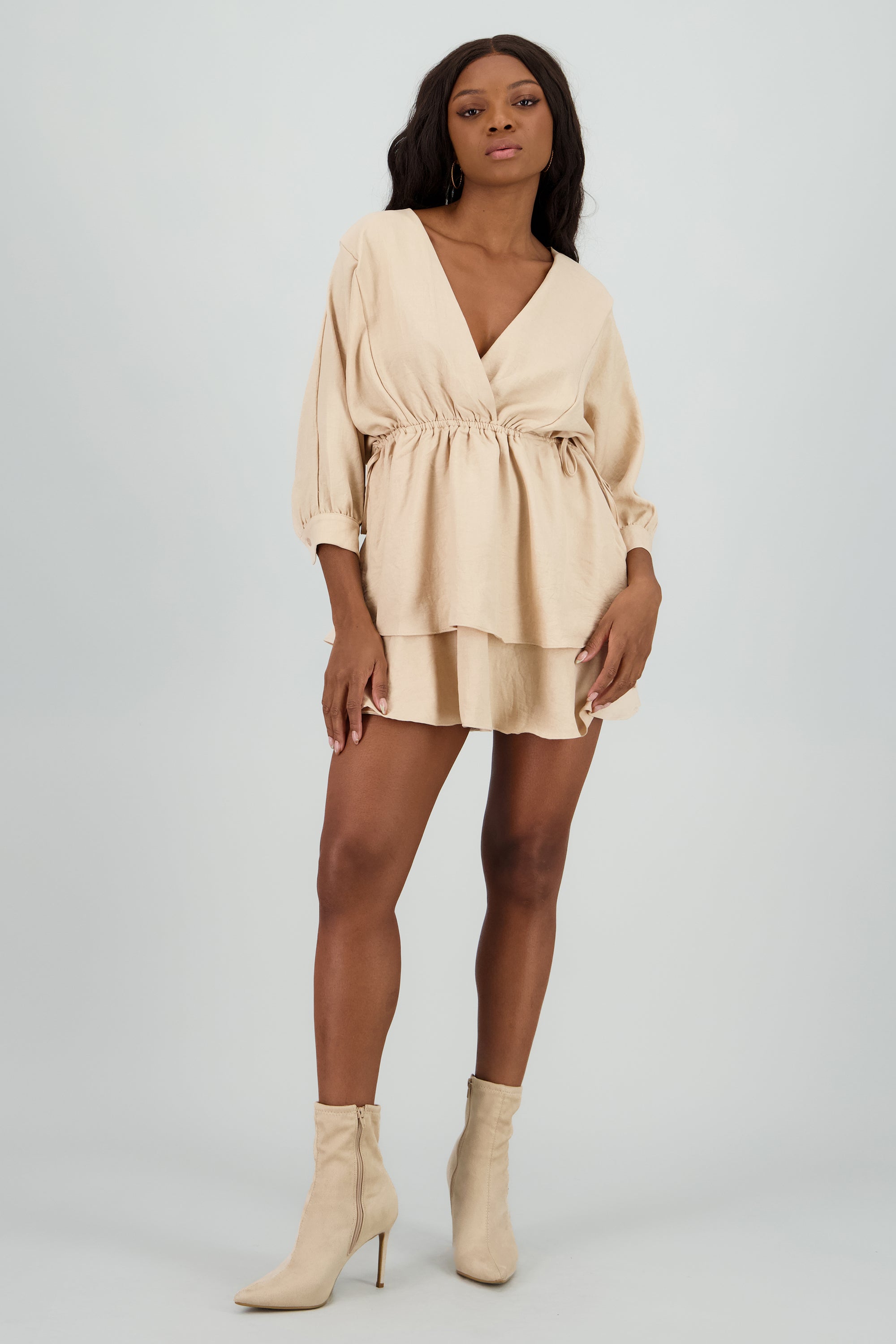 Vestido mini olanes cuello v HUESO