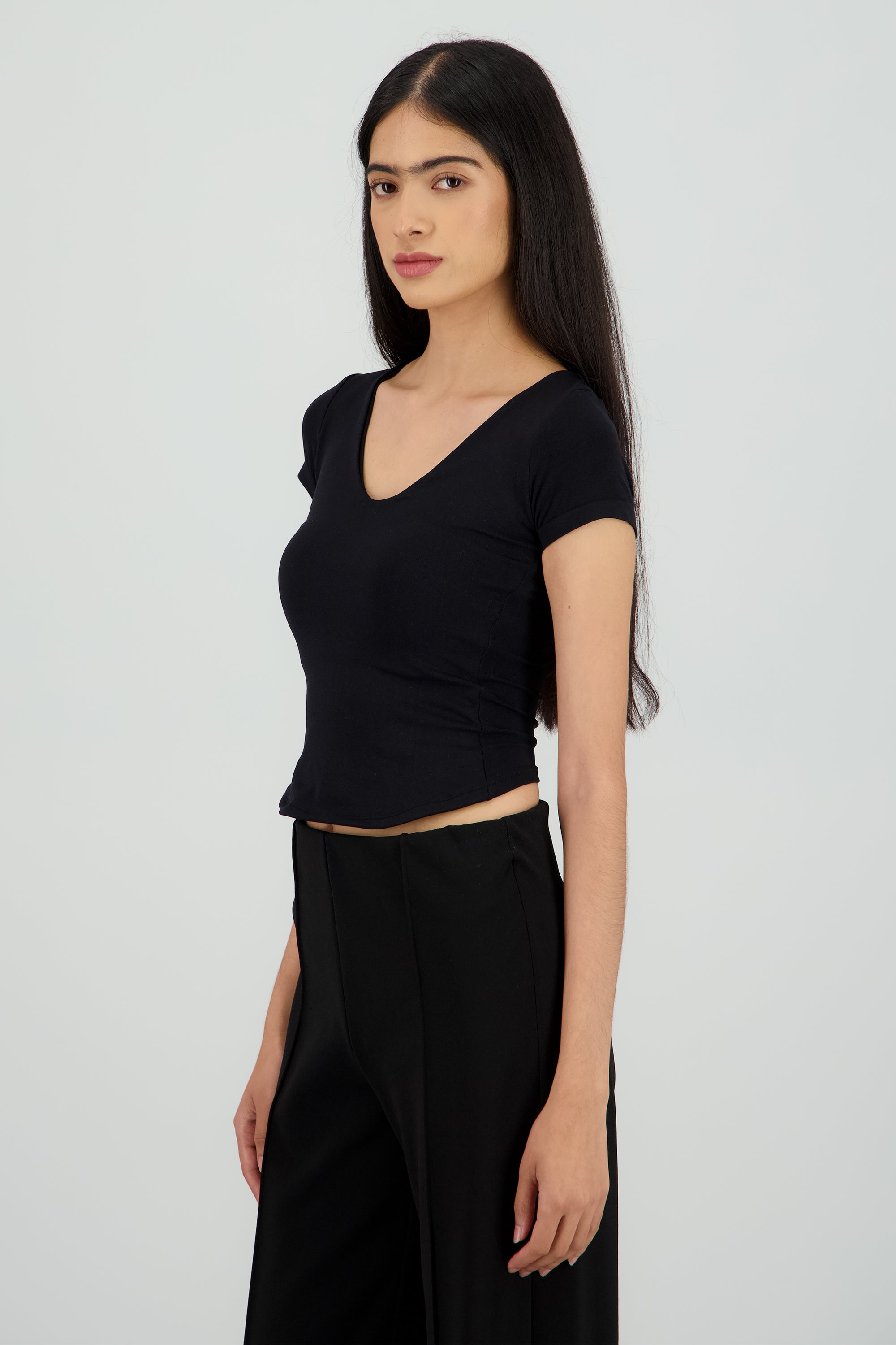 Top doble tela escote V manga corta NEGRO