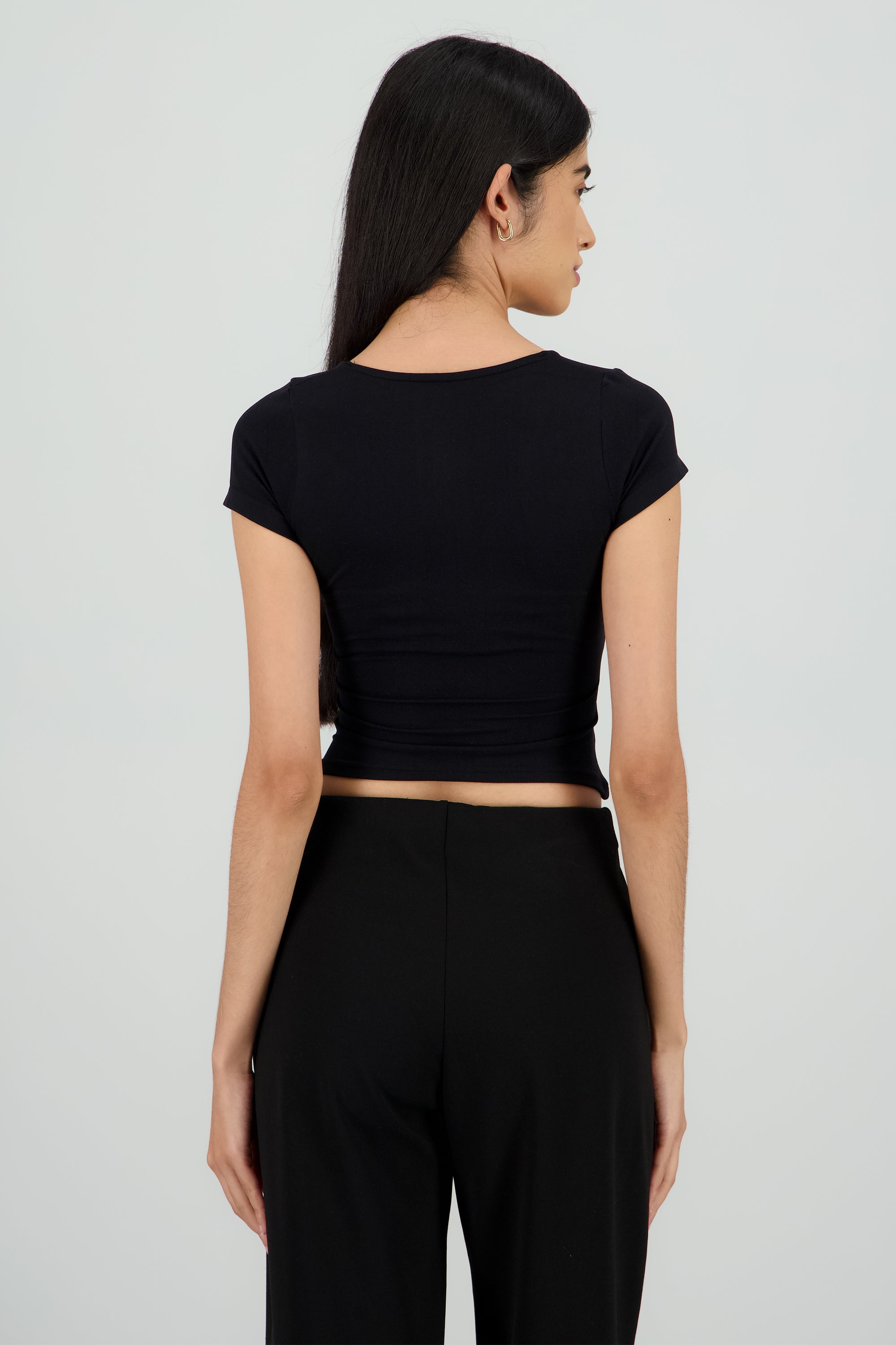 Top doble tela escote V manga corta NEGRO
