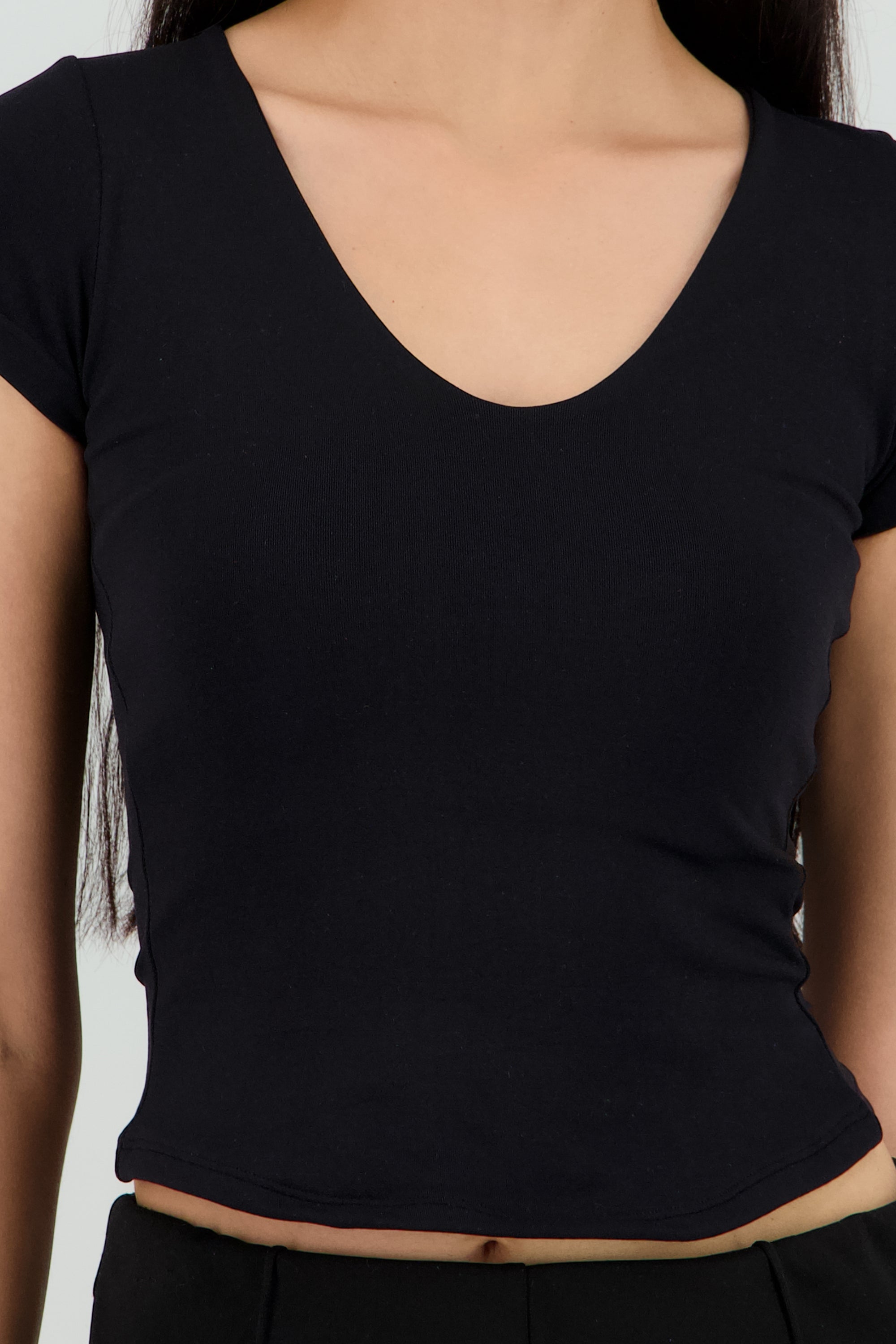 Top doble tela escote V manga corta NEGRO