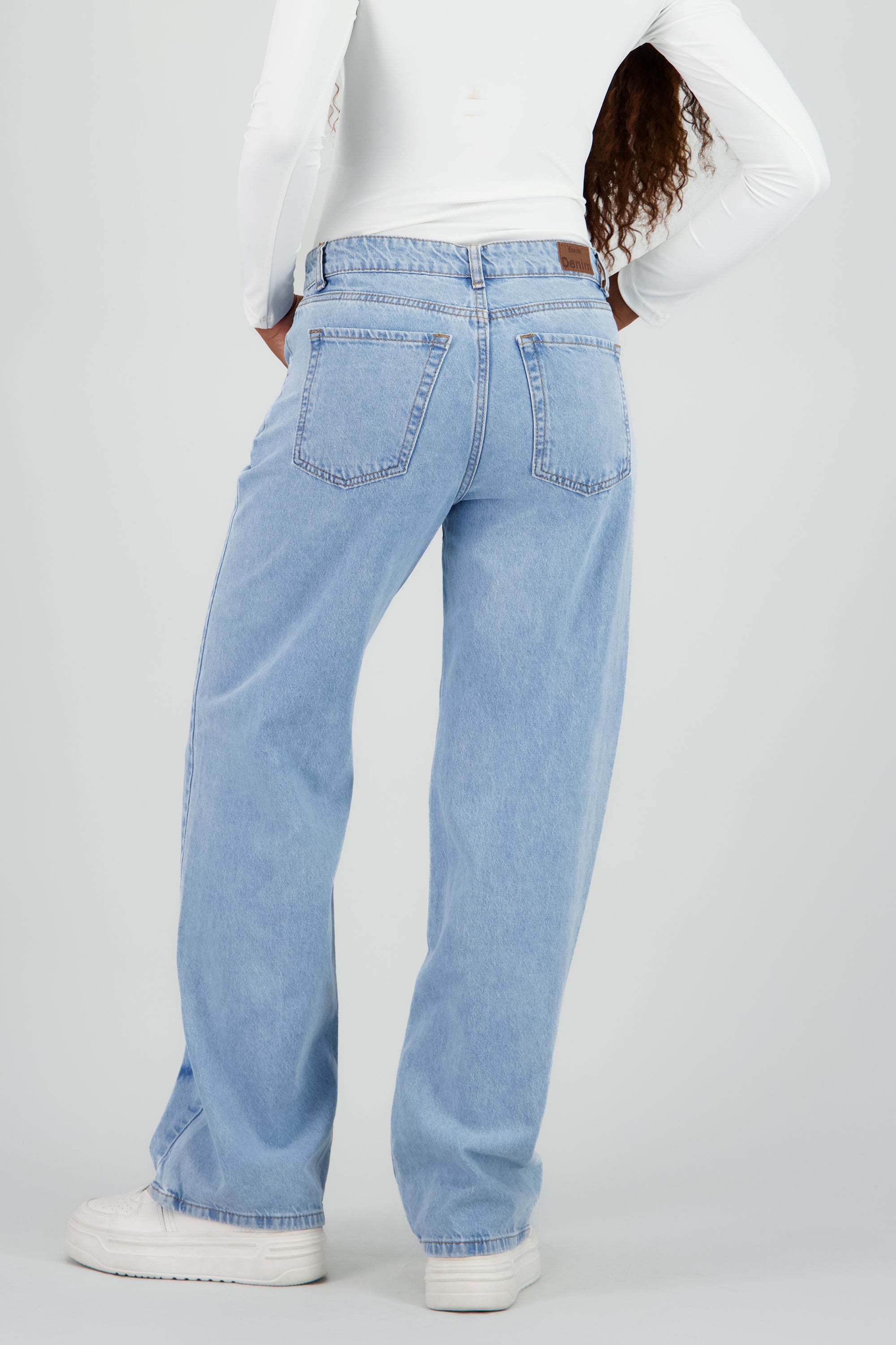 Jeans straight estrellas laser LIGHT WASH