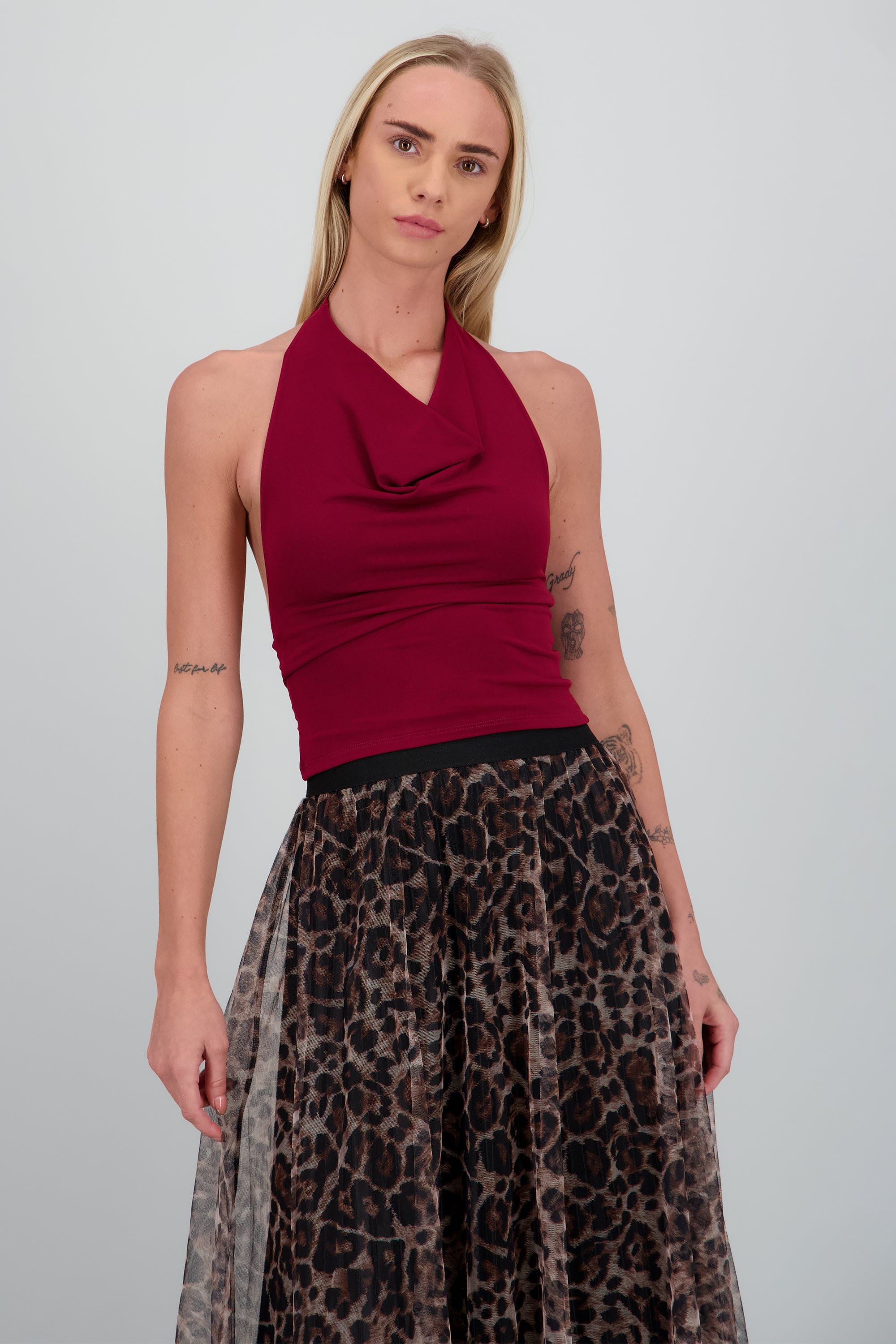 Top halter escote cascada CIRUELA