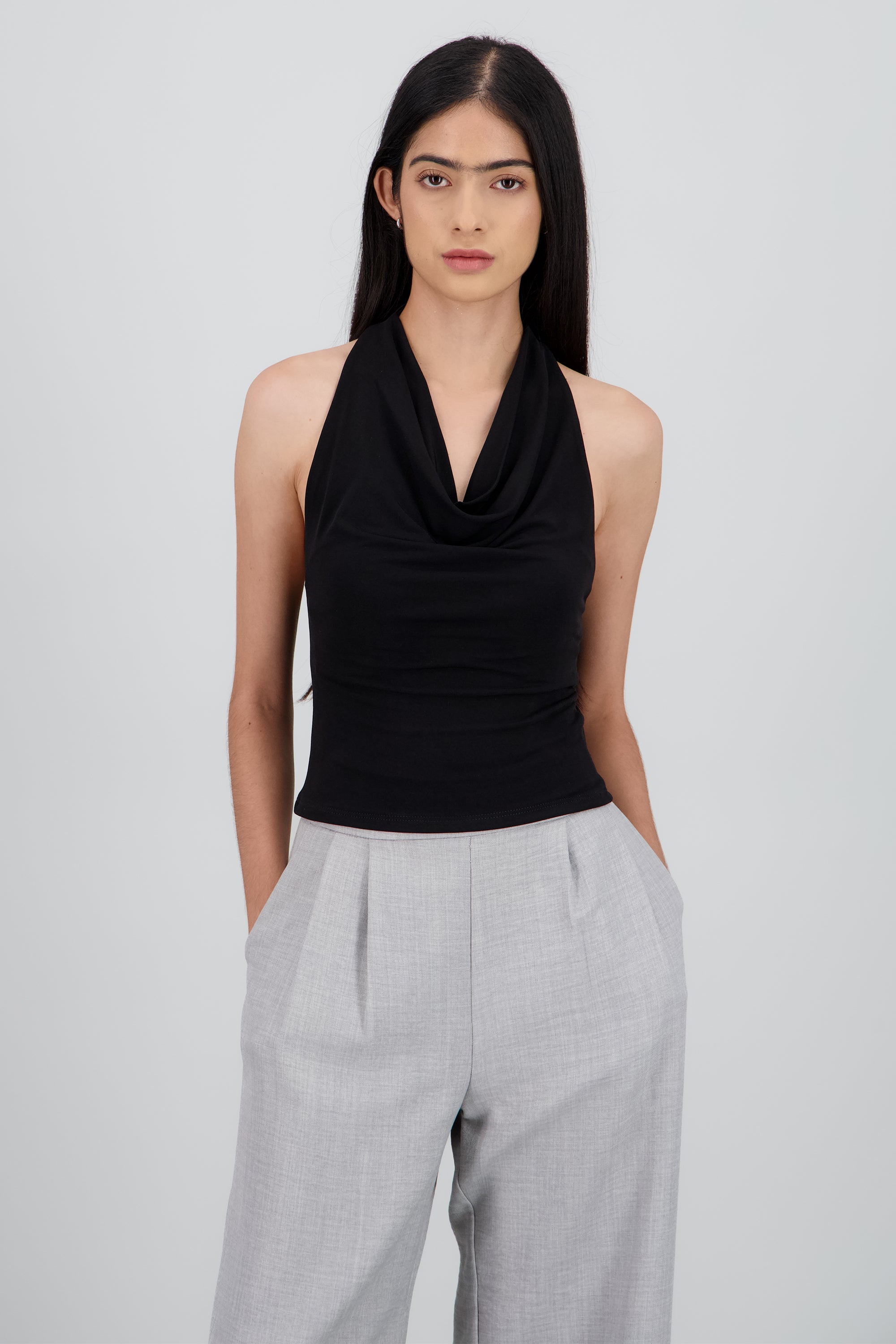 Top halter escote cascada NEGRO