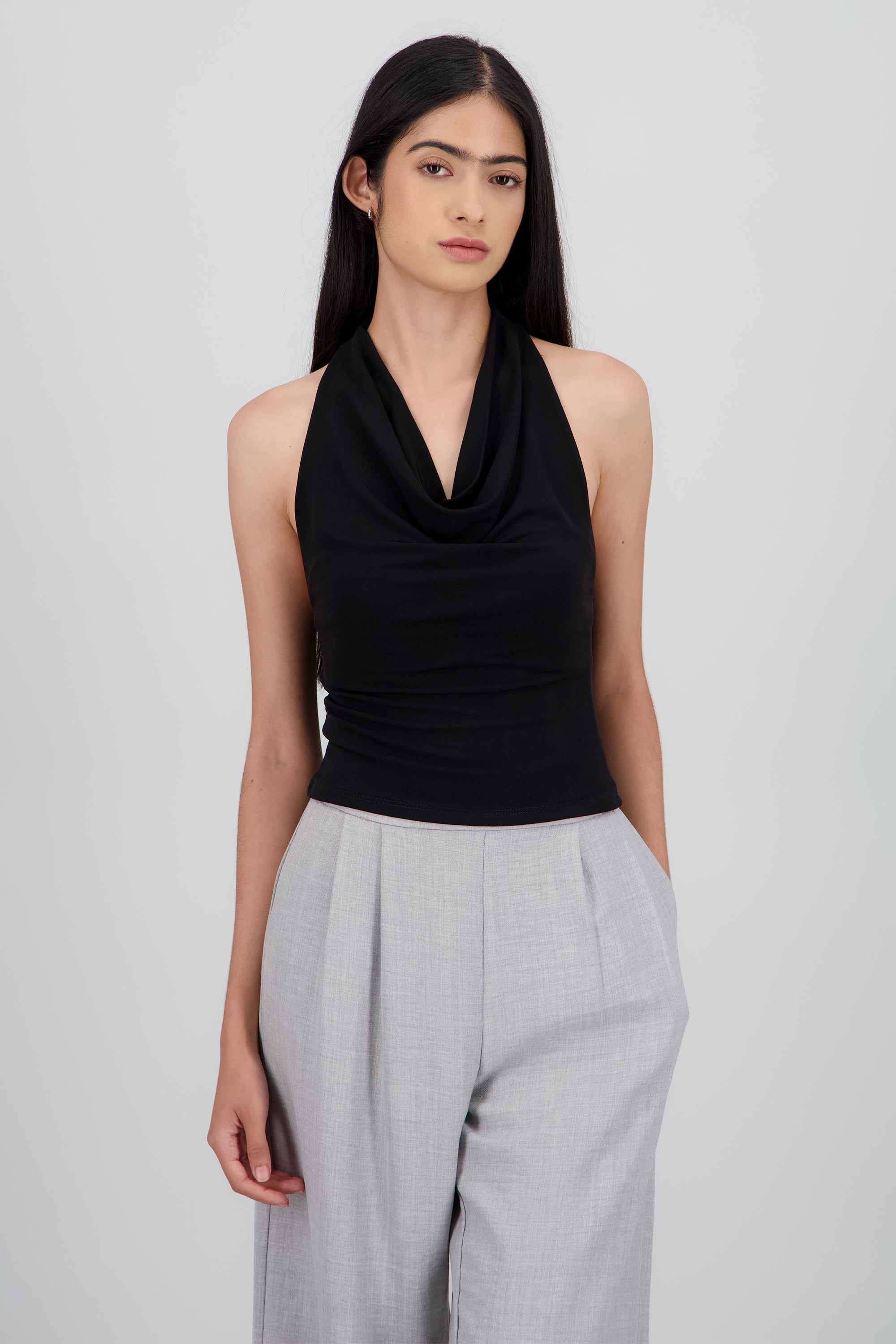 Top halter escote cascada NEGRO