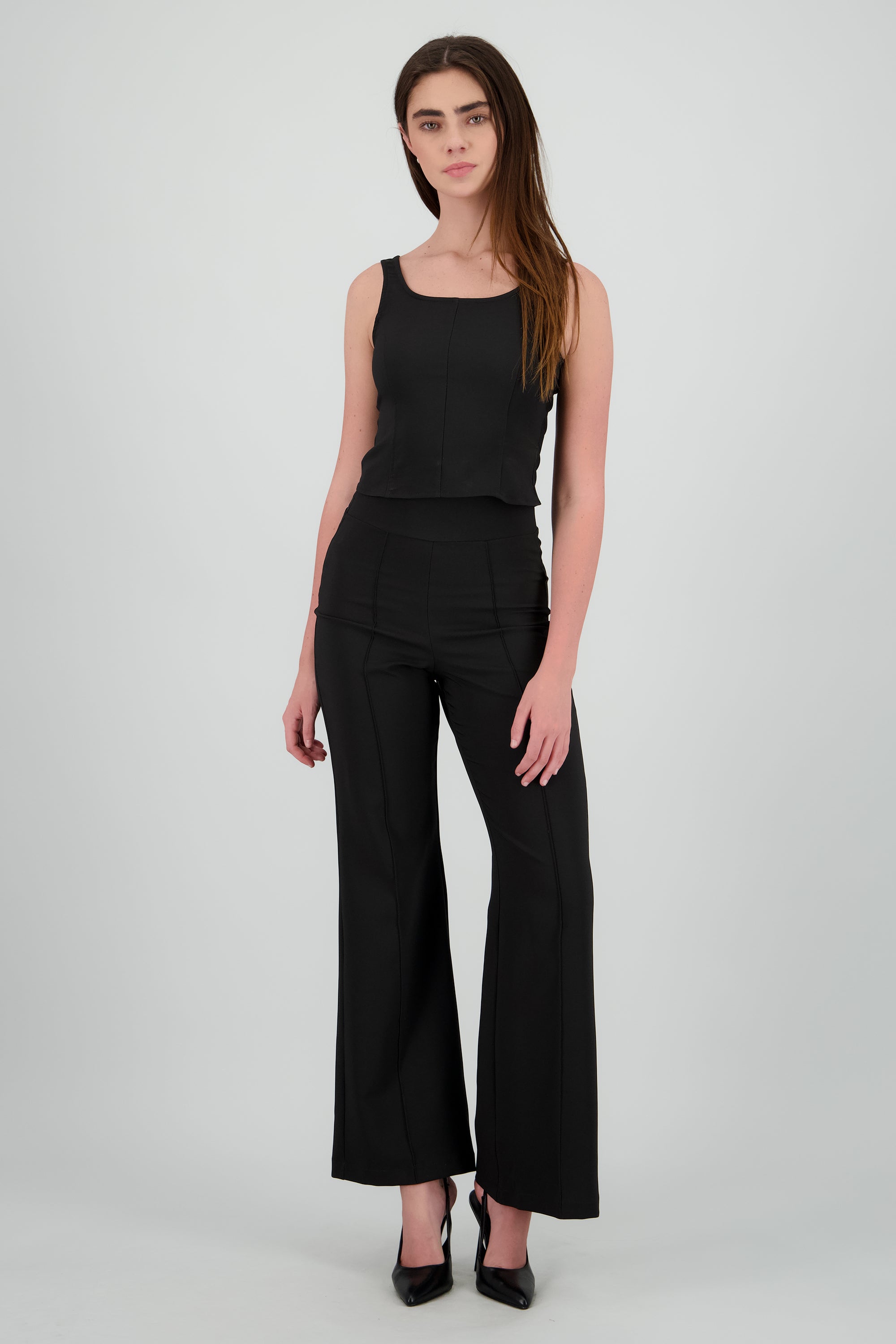 Pantalon liso detalle costuras NEGRO