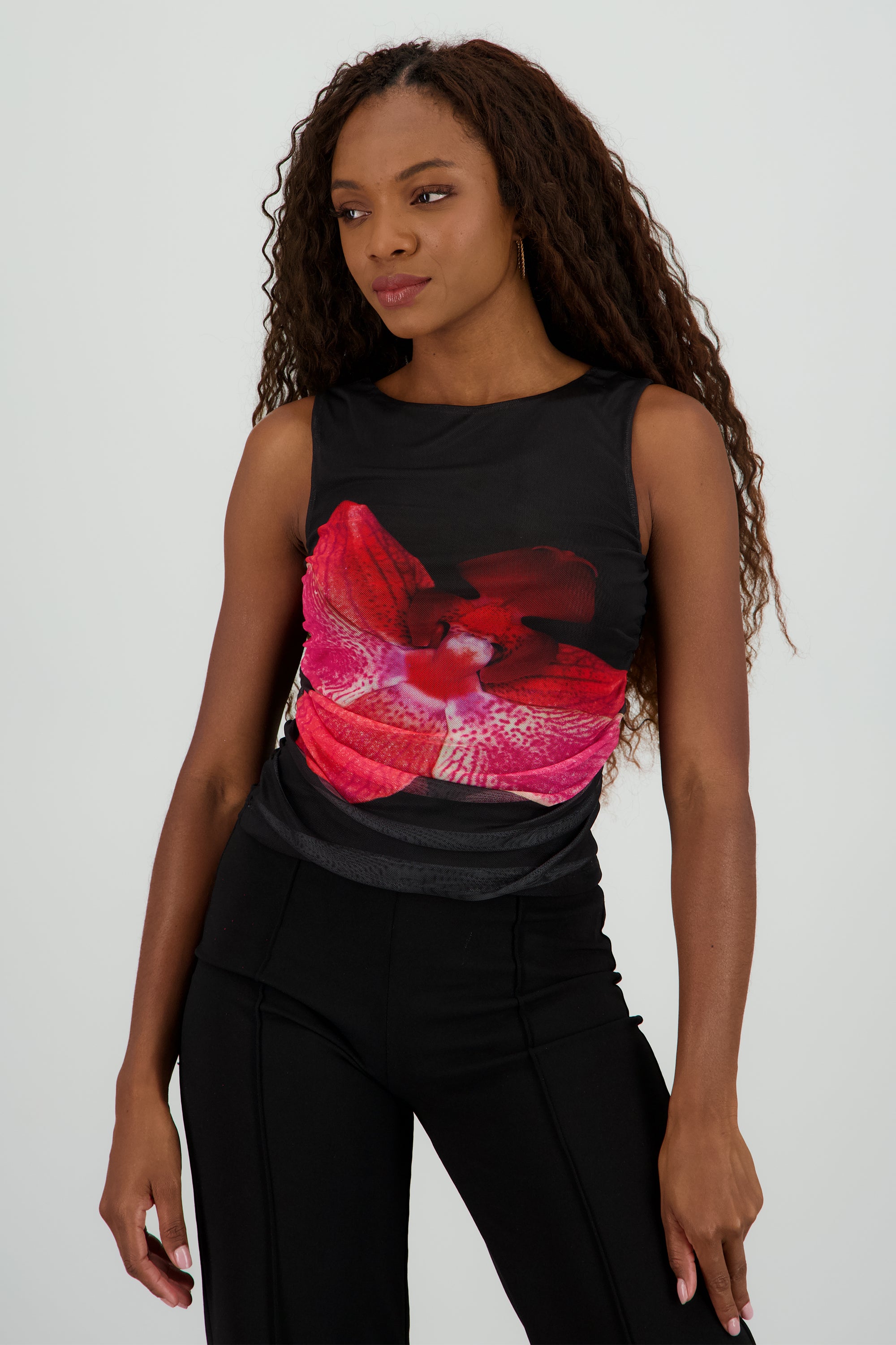 Top drapeado flor NEGRO